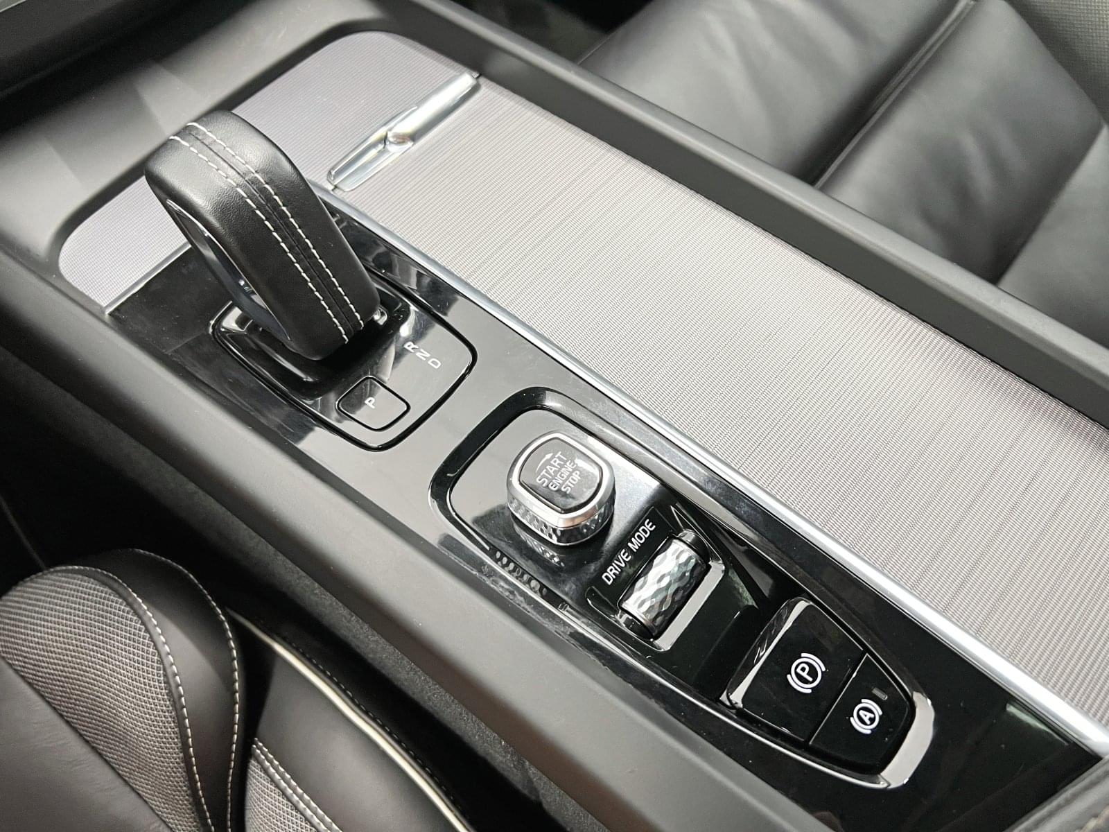 VOLVO XC60 R DESIGN AWD 2.0 B4 197CV 38 