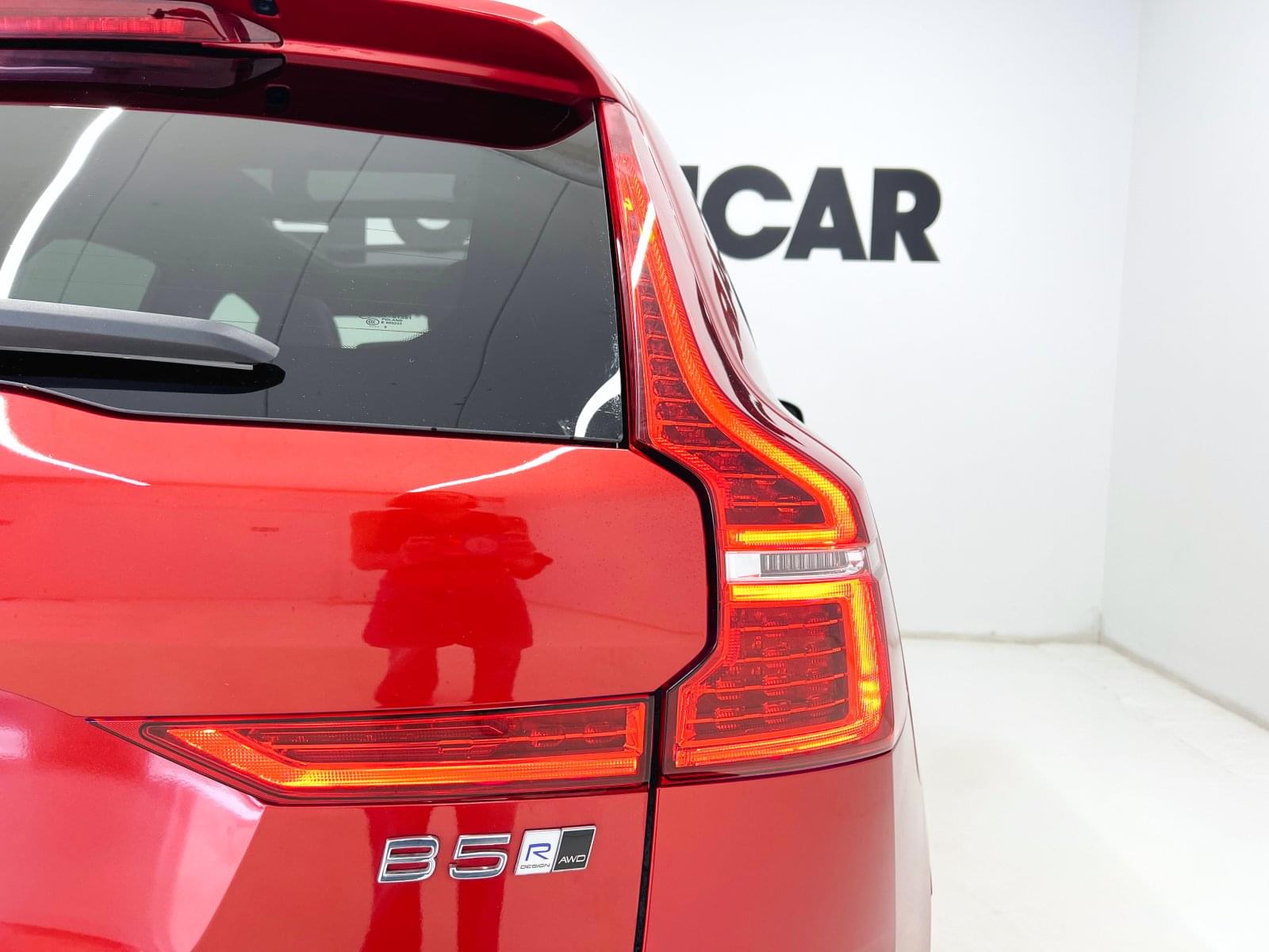 VOLVO XC60 R DESIGN AWD 2.0 B5 G 250CV AT8 19 
