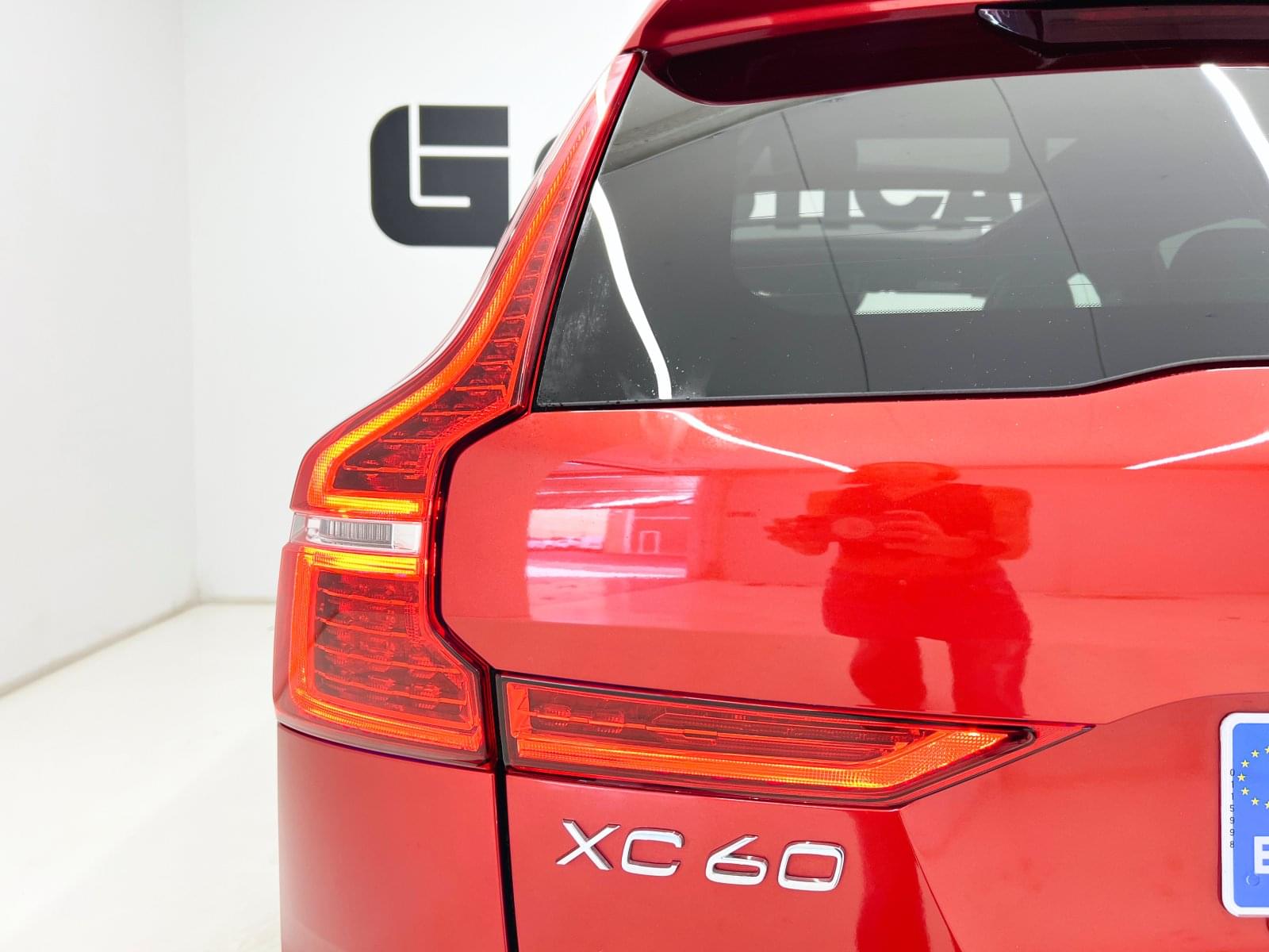VOLVO XC60 R DESIGN AWD 2.0 B5 G 250CV AT8 12 