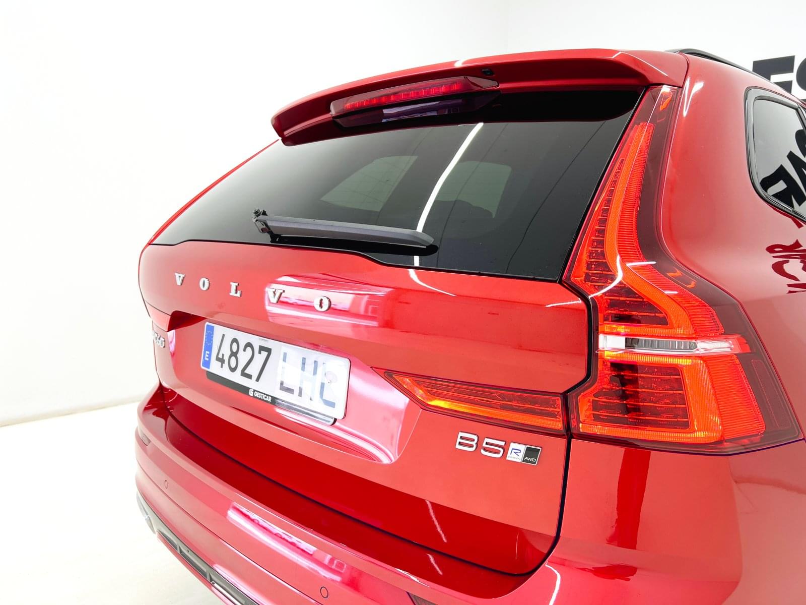 VOLVO XC60 R DESIGN AWD 2.0 B5 G 250CV AT8 18 