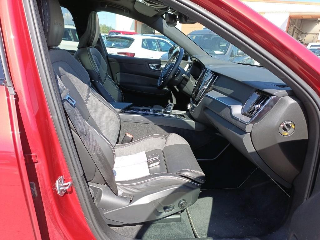 VOLVO XC60 R DESIGN AWD 2.0 B5 G 250CV AT8 12 