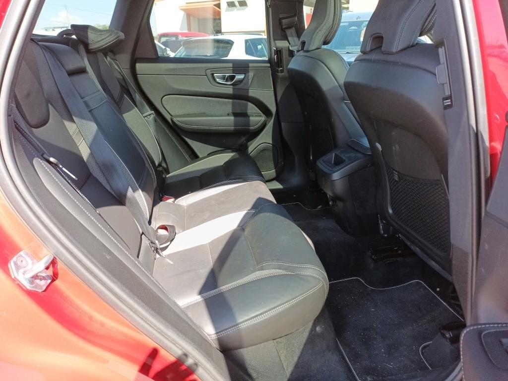 VOLVO XC60 R DESIGN AWD 2.0 B5 G 250CV AT8 13 