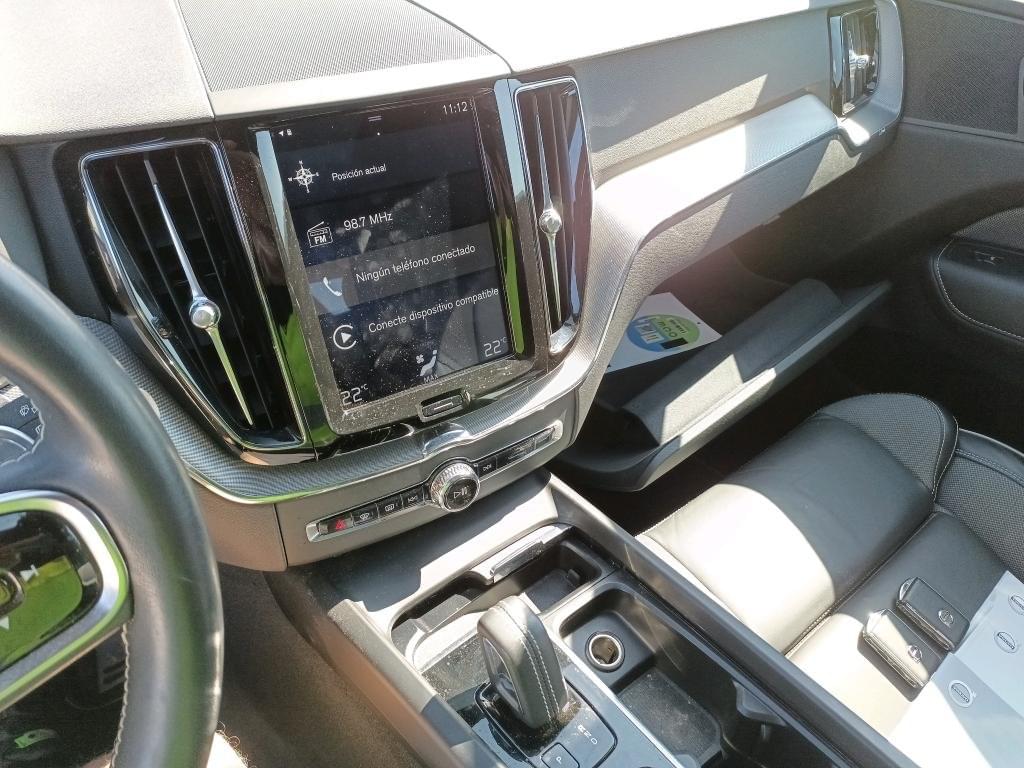 VOLVO XC60 R DESIGN AWD 2.0 B5 G 250CV AT8 9 