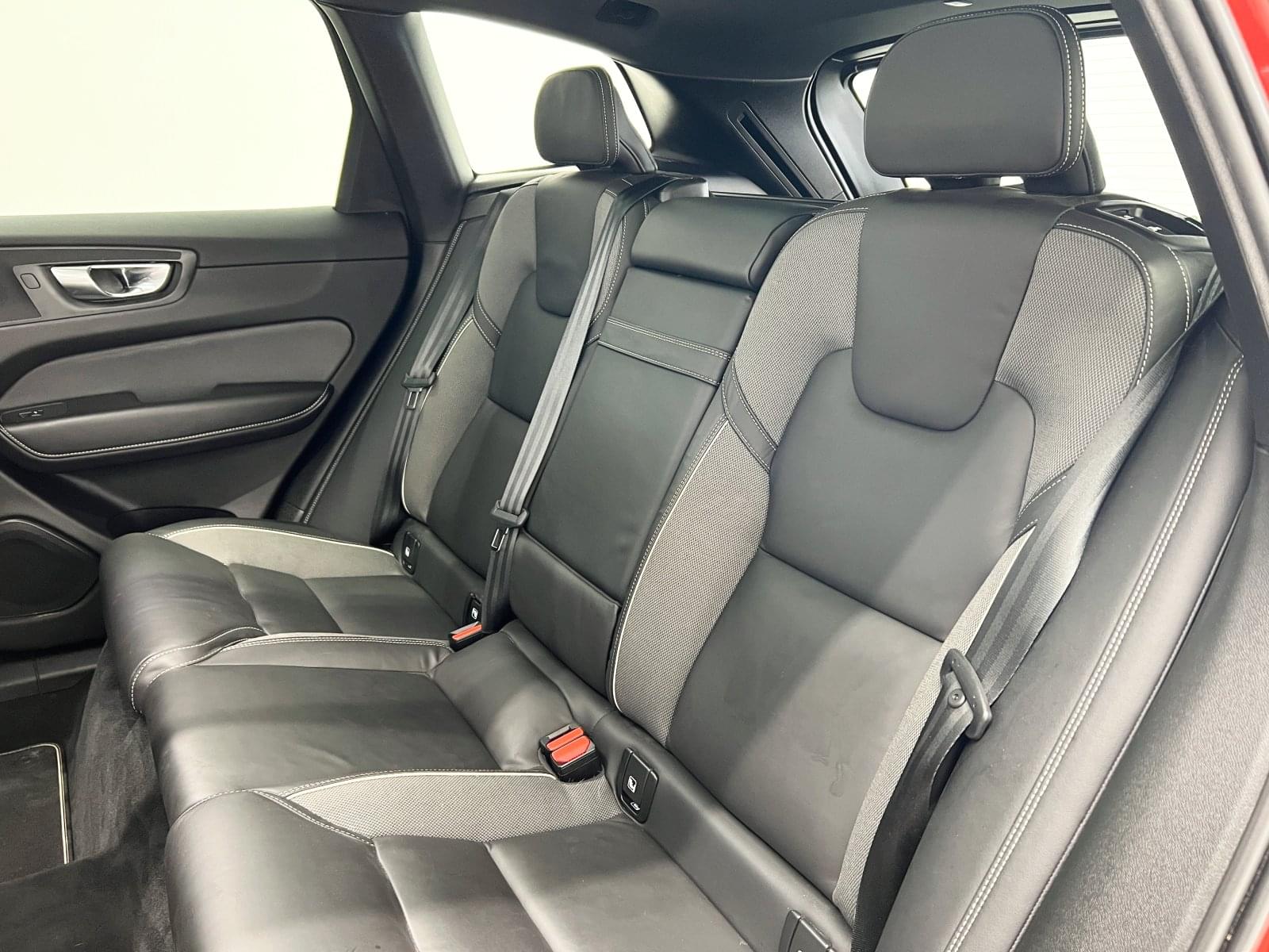 VOLVO XC60 R DESIGN AWD 2.0 B5 G 250CV AT8 44 