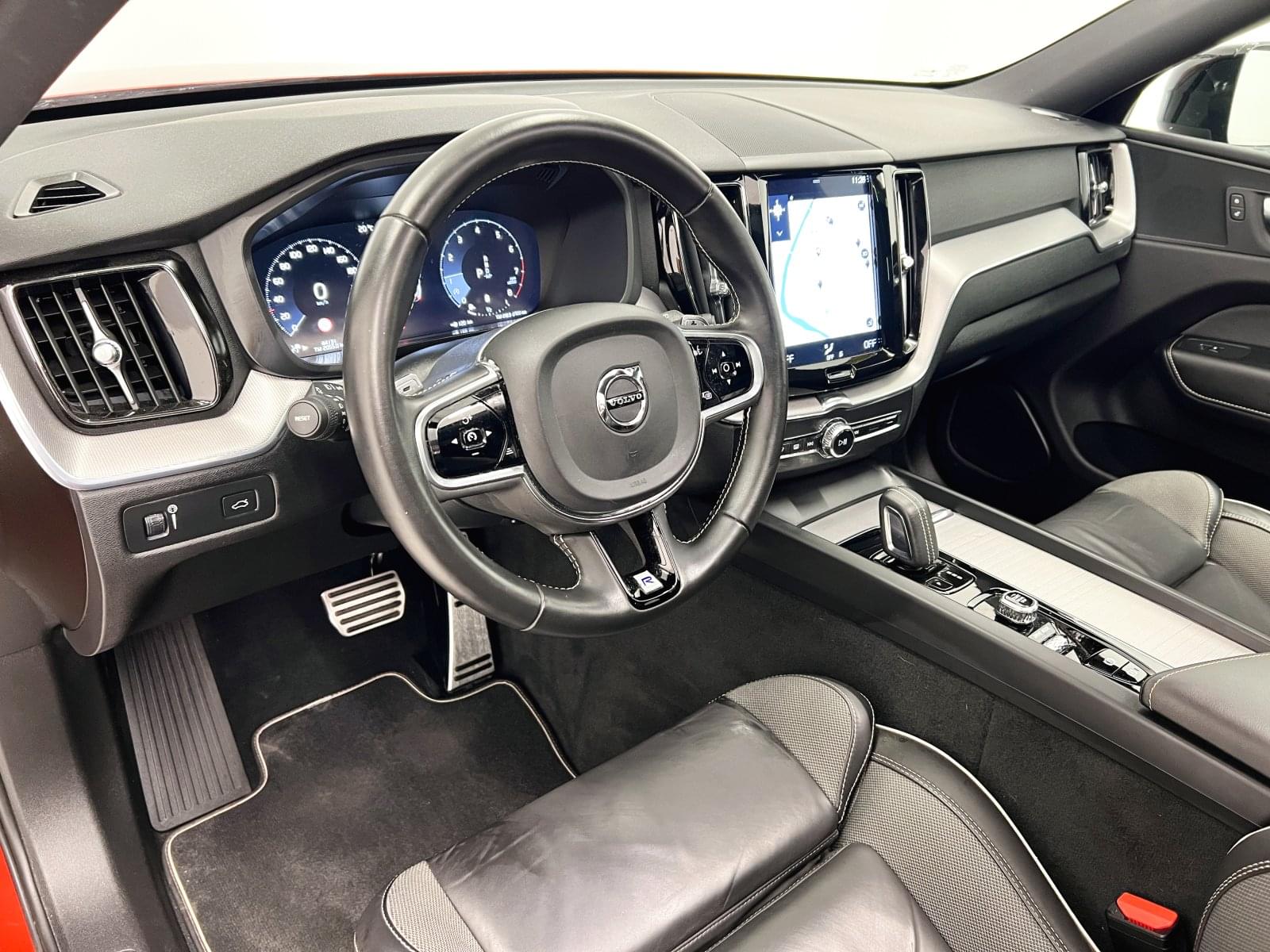 VOLVO XC60 R DESIGN AWD 2.0 B5 G 250CV AT8 28 