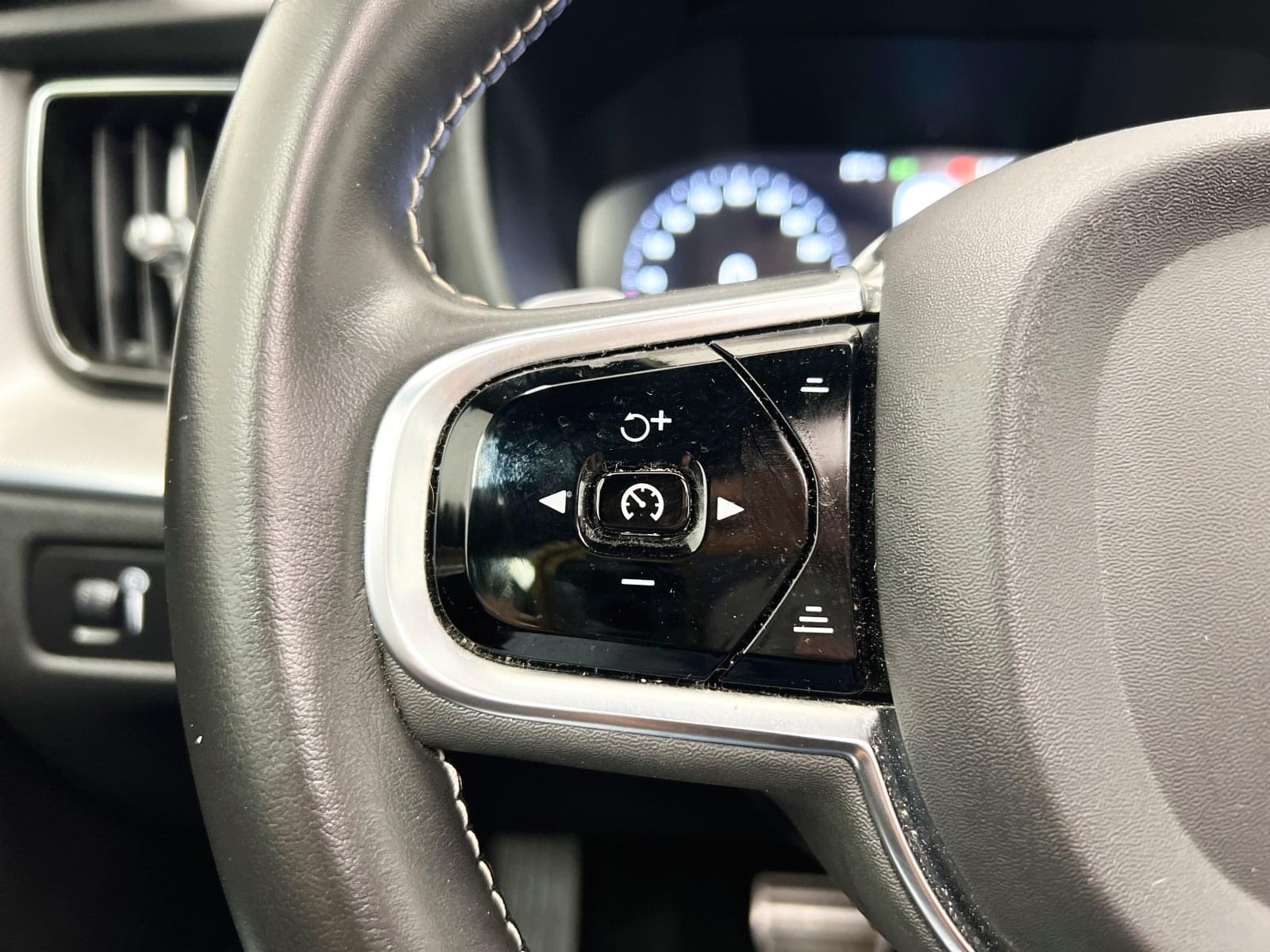 VOLVO XC60 R DESIGN AWD 2.0 B5 G 250CV AT8 31 