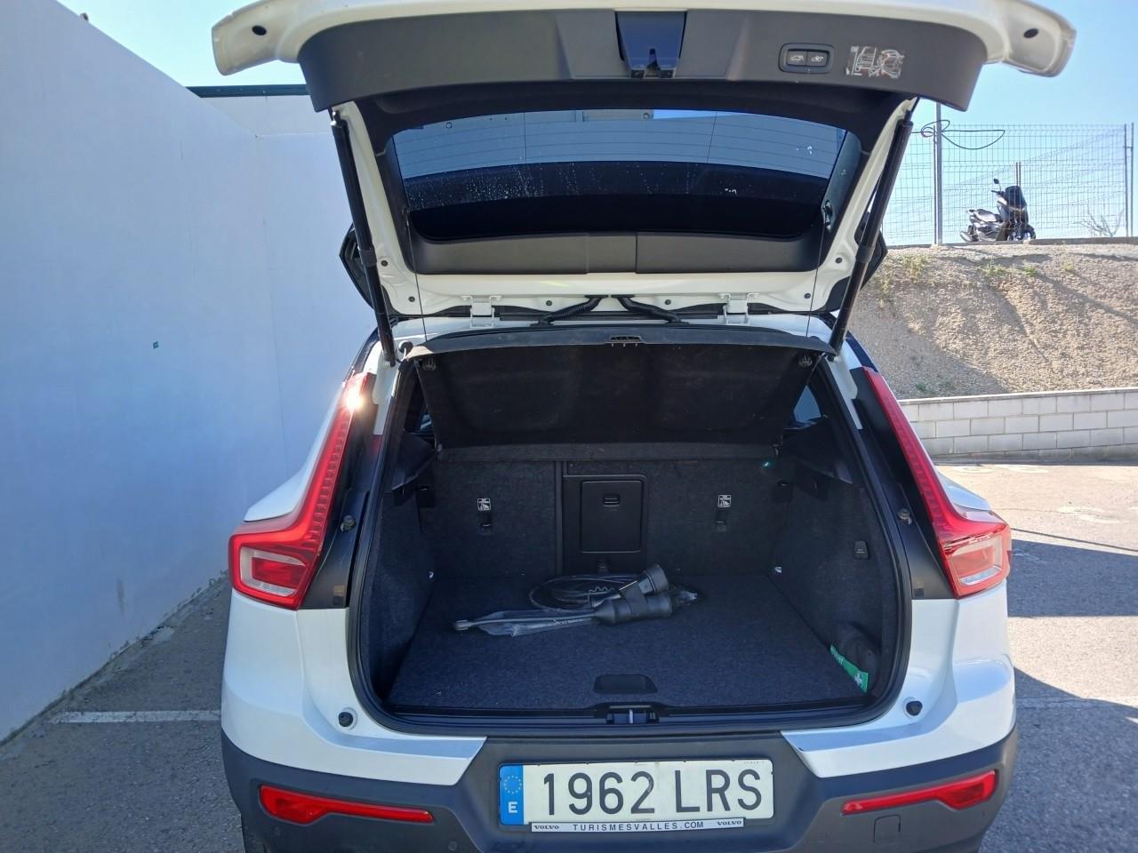 VOLVO XC40 T5 TWIN RECHARGE R-DESIGN AUTO 4 