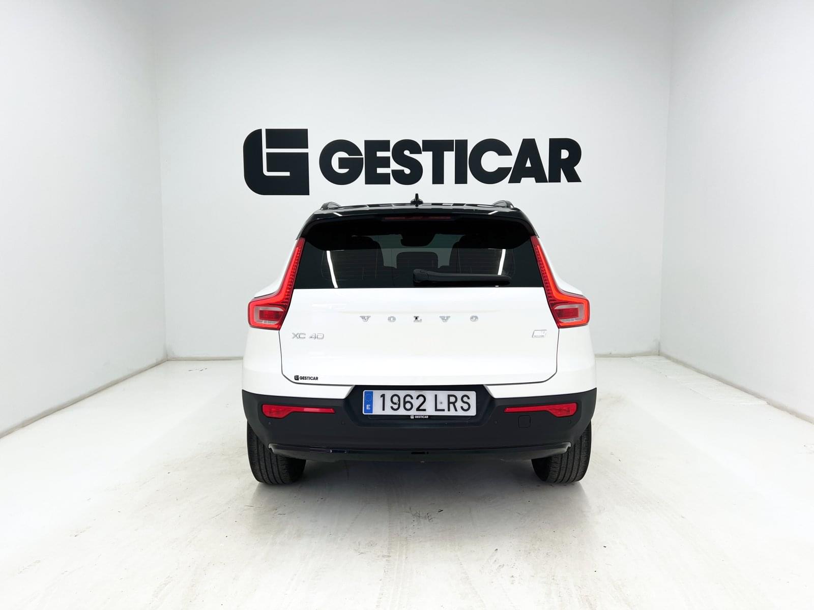 VOLVO XC40 T5 TWIN RECHARGE R-DESIGN AUTO 12 