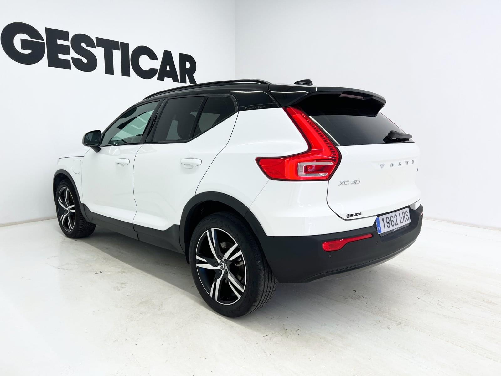 VOLVO XC40 T5 TWIN RECHARGE R-DESIGN AUTO 10 