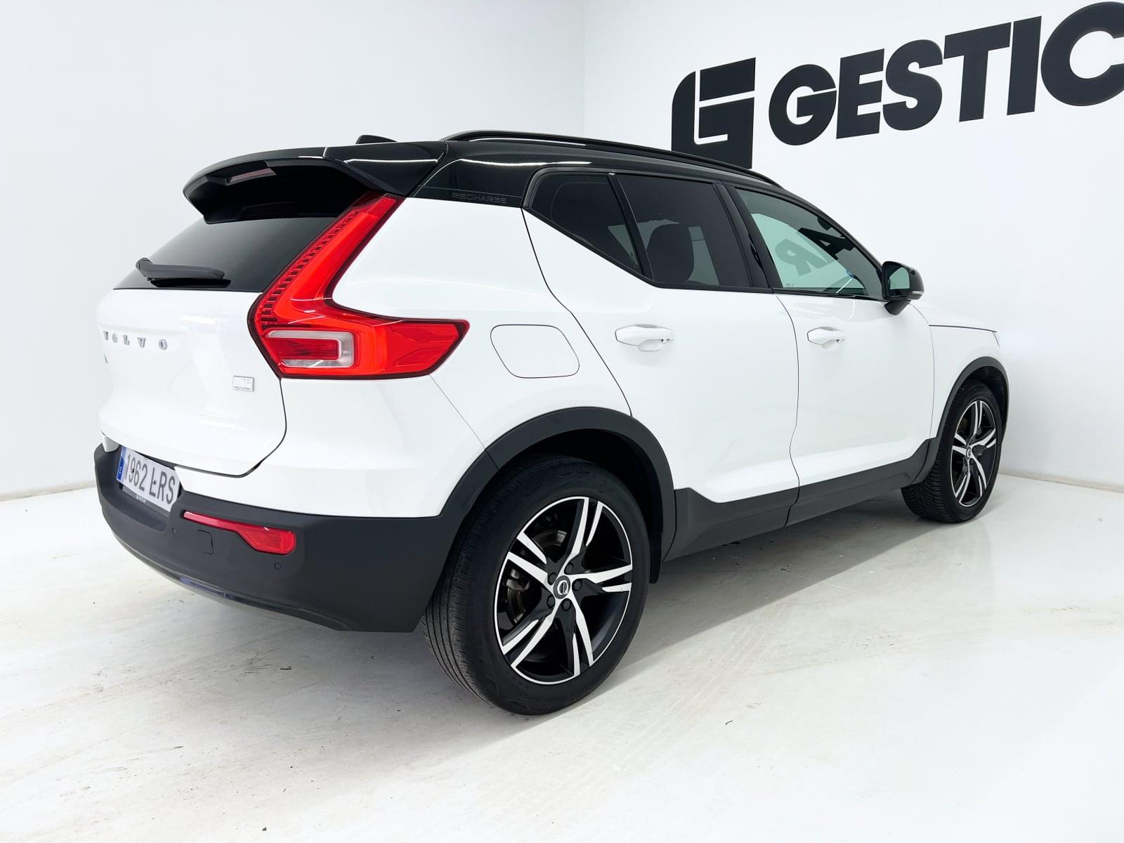 VOLVO XC40 T5 TWIN RECHARGE R-DESIGN AUTO 19 