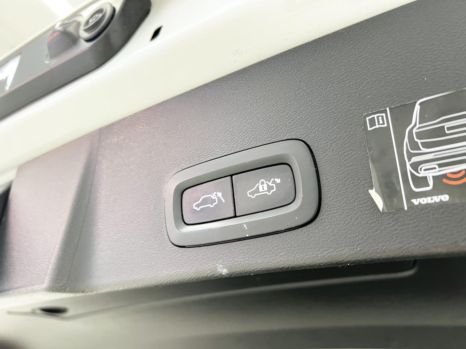 VOLVO XC40 T5 TWIN RECHARGE R-DESIGN AUTO 16 