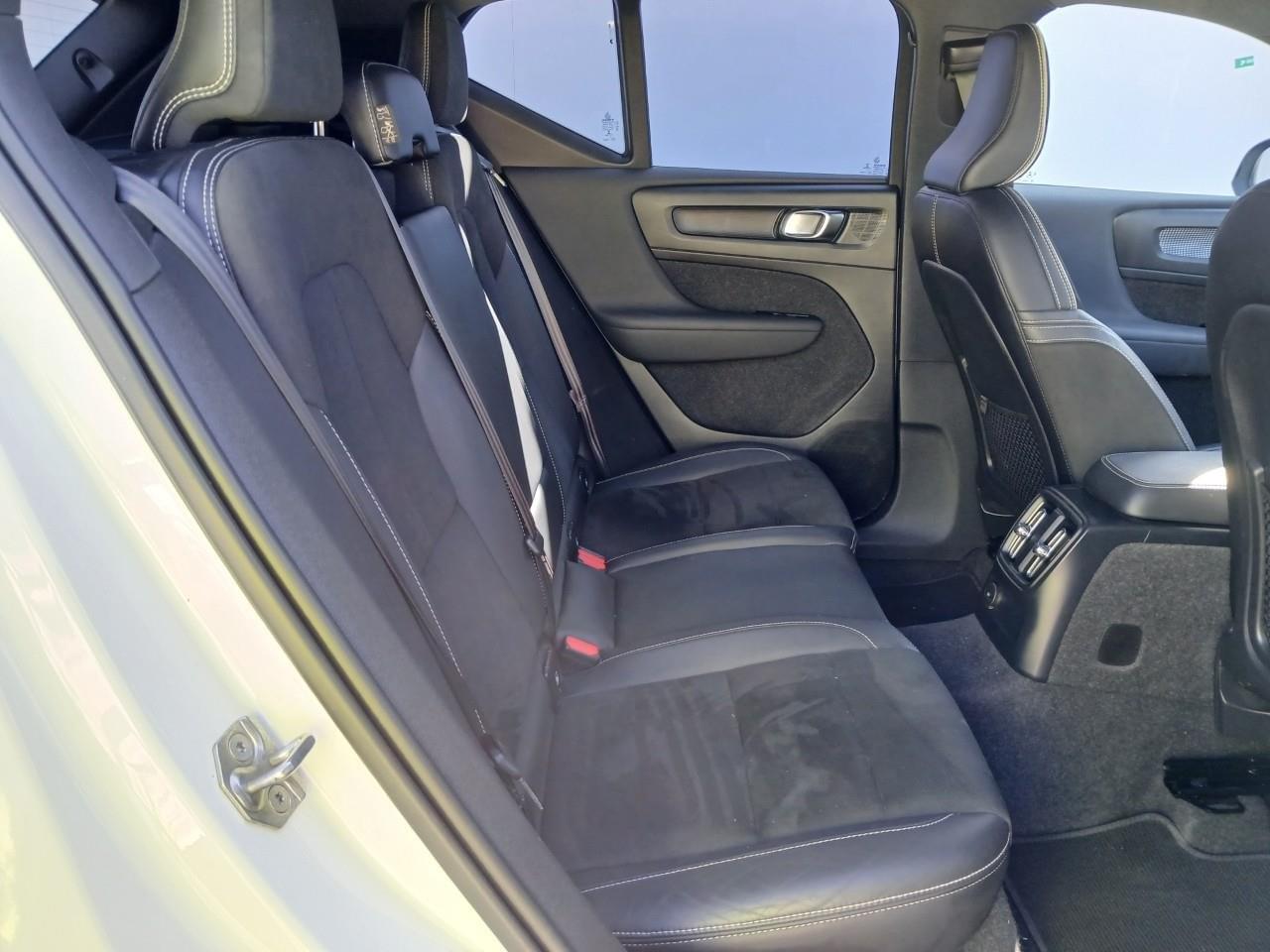 VOLVO XC40 T5 TWIN RECHARGE R-DESIGN AUTO 12 