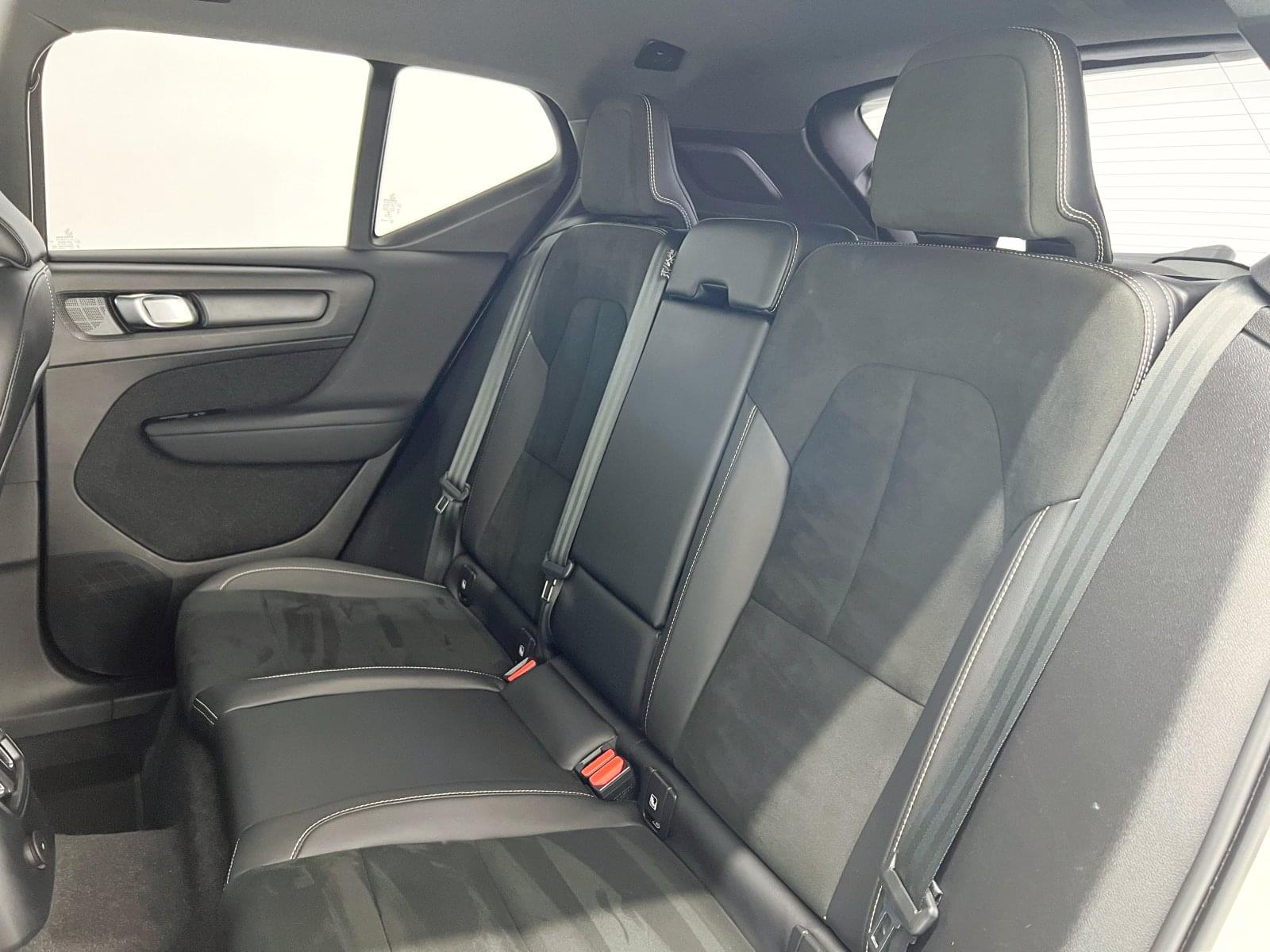 VOLVO XC40 T5 TWIN RECHARGE R-DESIGN AUTO 43 