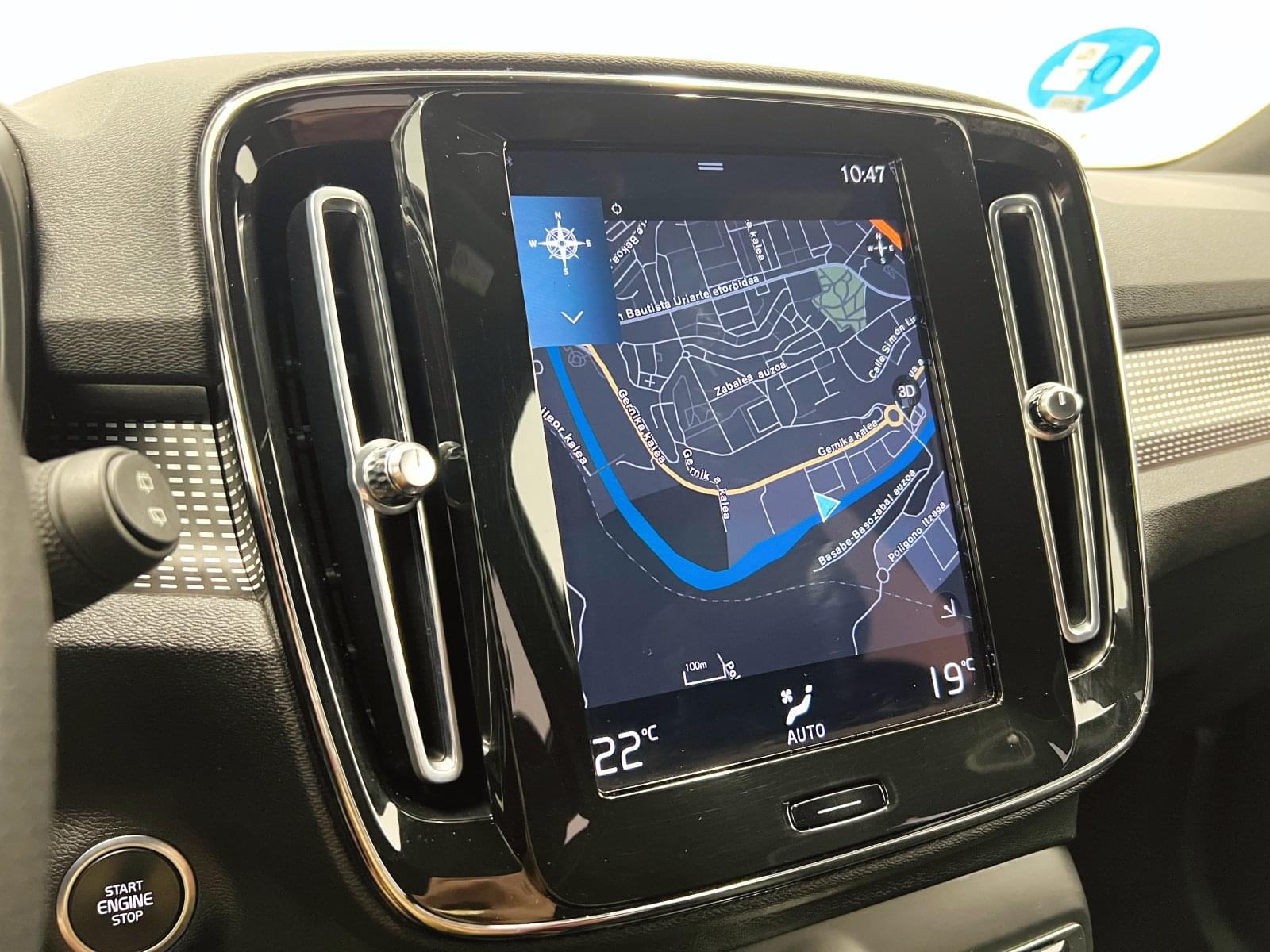 VOLVO XC40 T5 TWIN RECHARGE R-DESIGN AUTO 32 