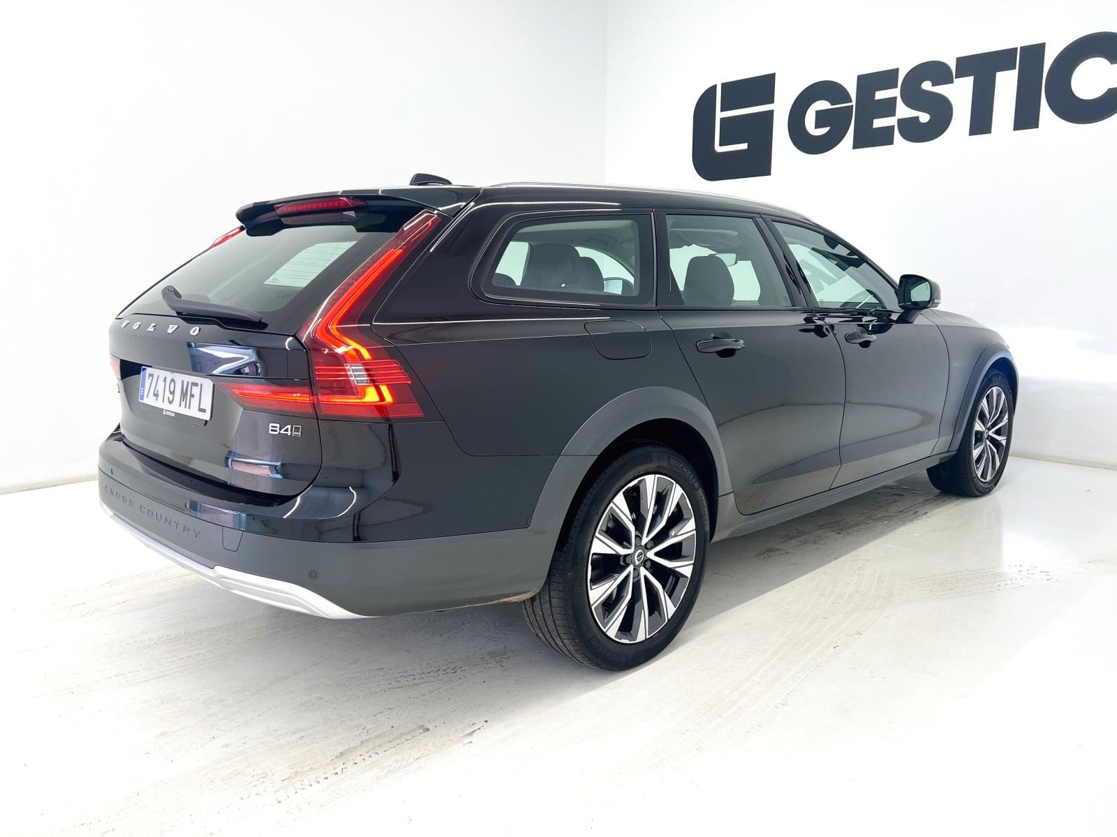 VOLVO V90 CROSS COUNTRY CORE 2.0 B4D 197 CV AUTO 19 