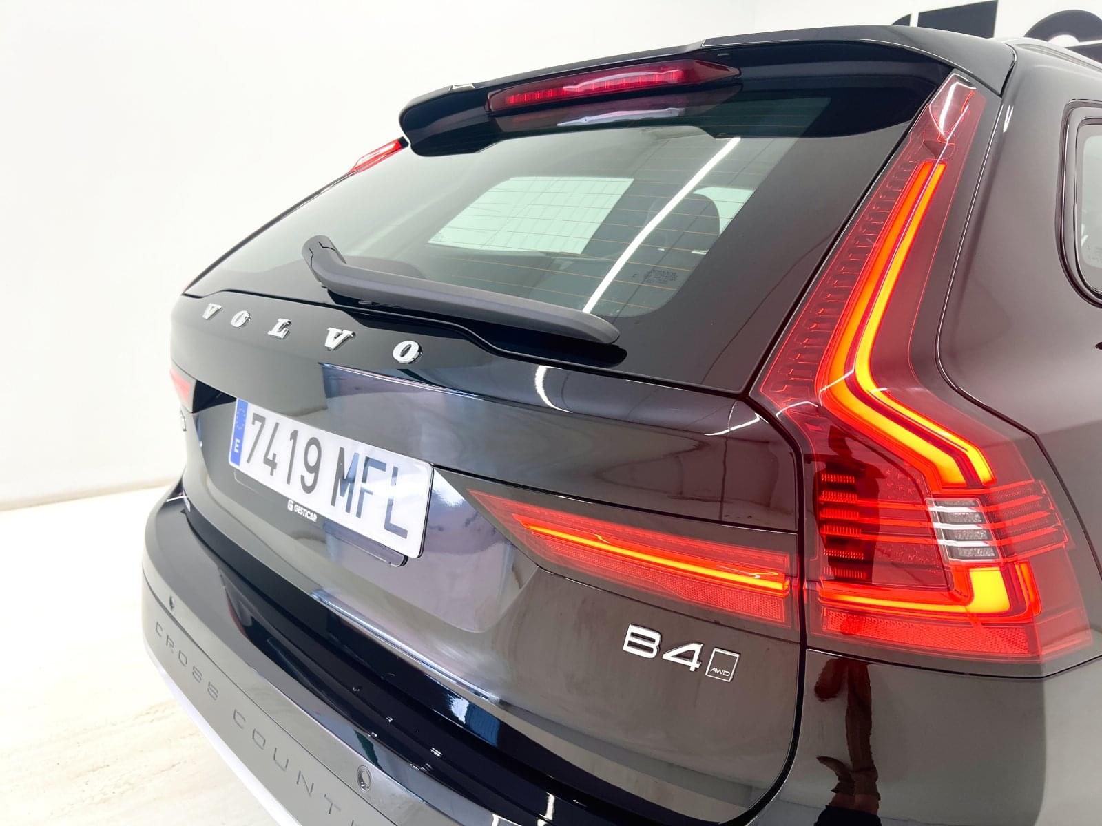 VOLVO V90 CROSS COUNTRY CORE 2.0 B4D 197 CV AUTO 17 