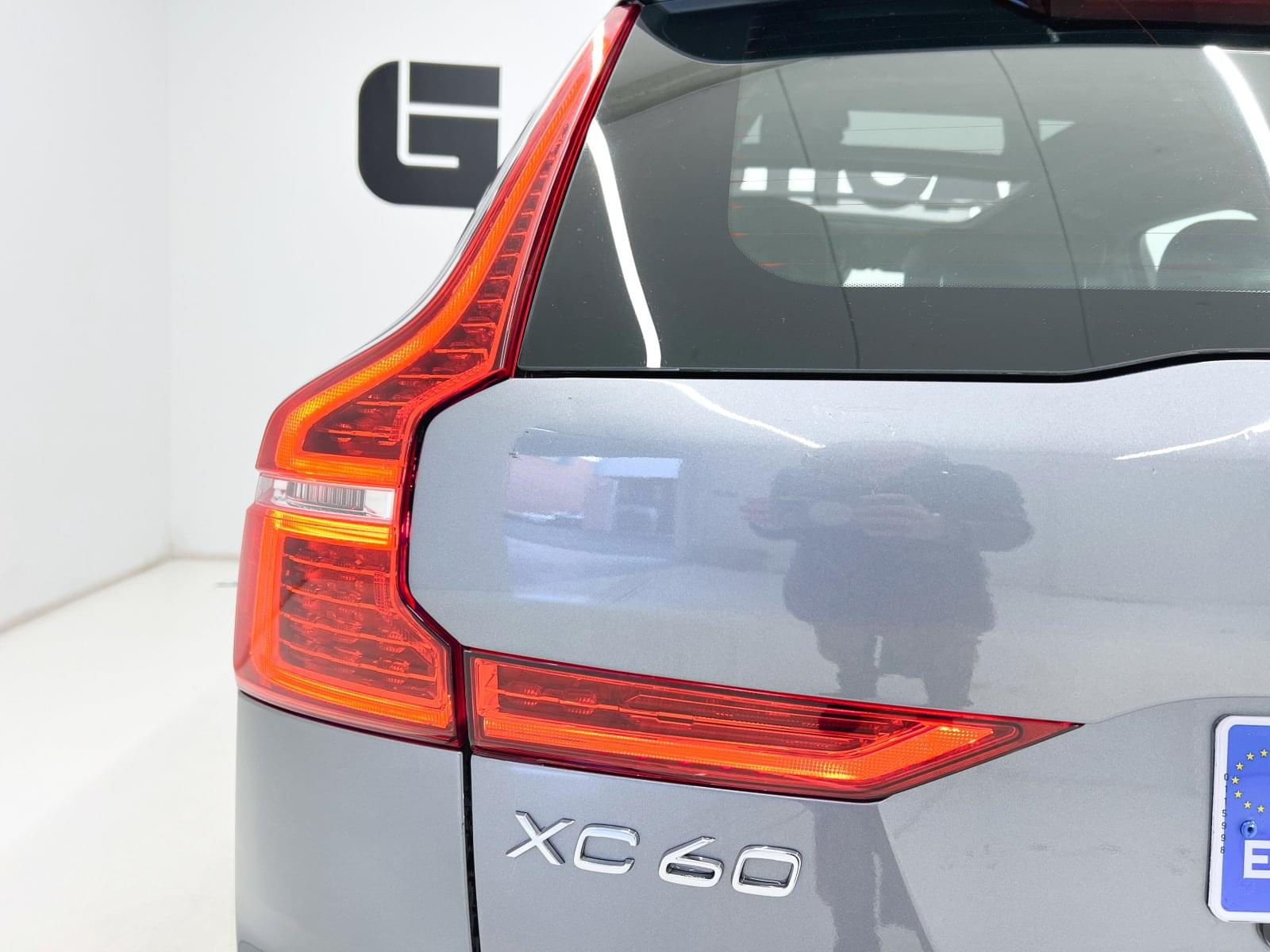 VOLVO XC60 2.0 T8 AWD R-Design 390CV 12 
