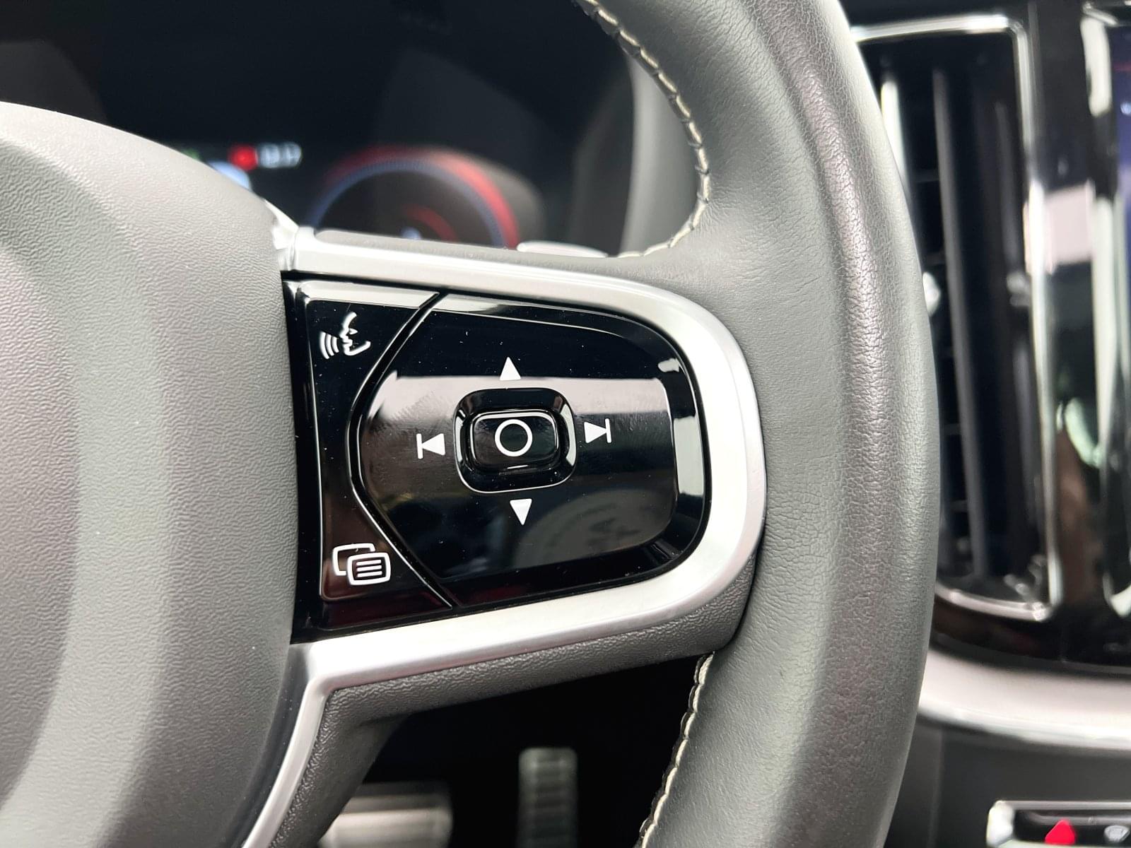 VOLVO XC60 2.0 T8 AWD R-Design 390CV 32 