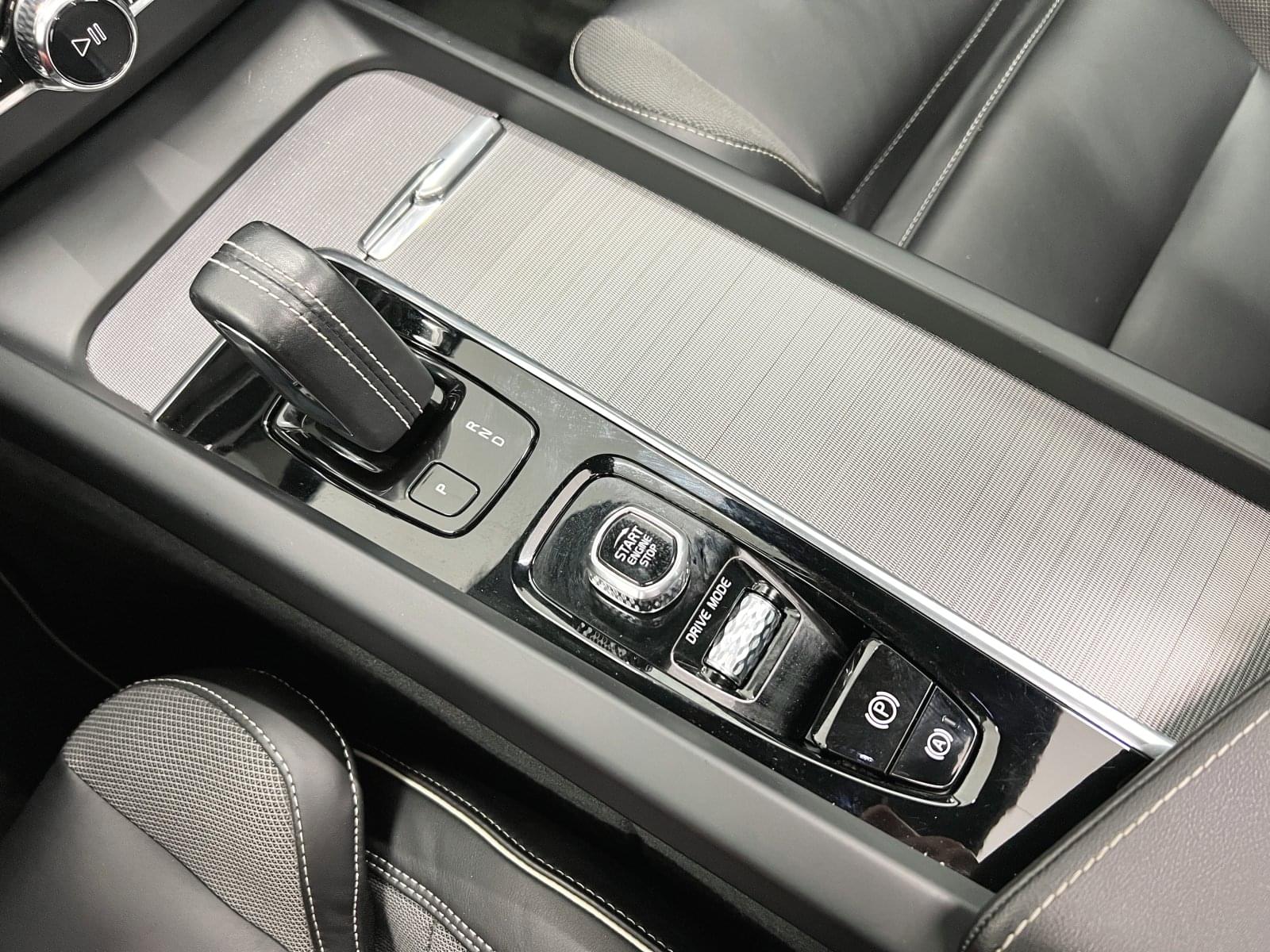 VOLVO XC60 2.0 T8 AWD R-Design 390CV 38 
