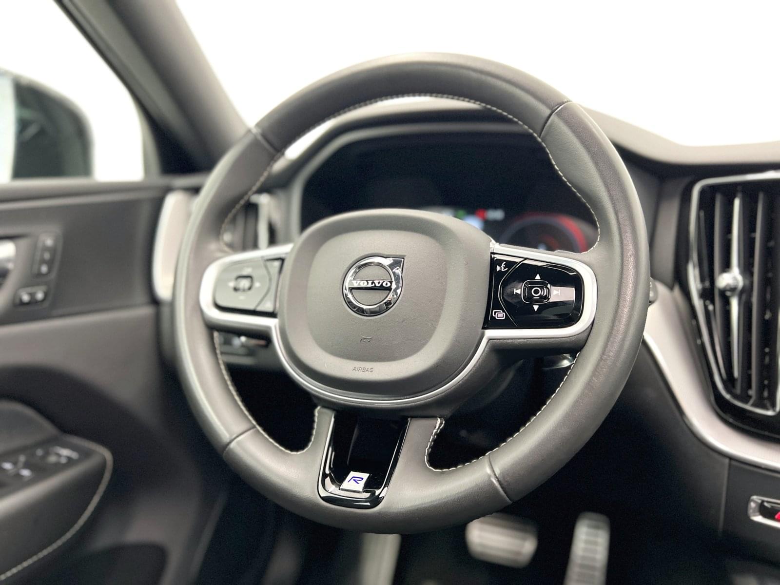 VOLVO XC60 2.0 T8 AWD R-Design 390CV 30 