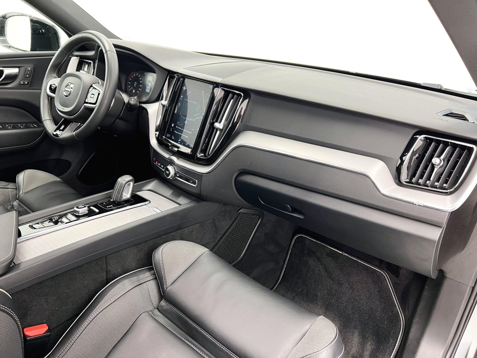 VOLVO XC60 2.0 T8 AWD R-Design 390CV 39 