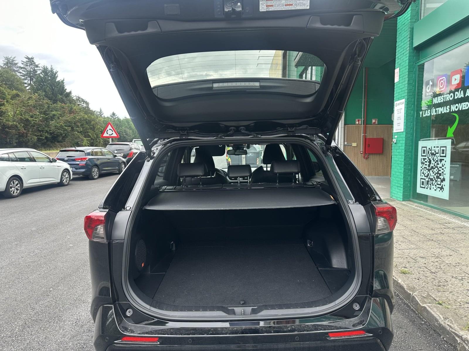 TOYOTA RAV4 2.5L 220H BLACK EDITION 6 