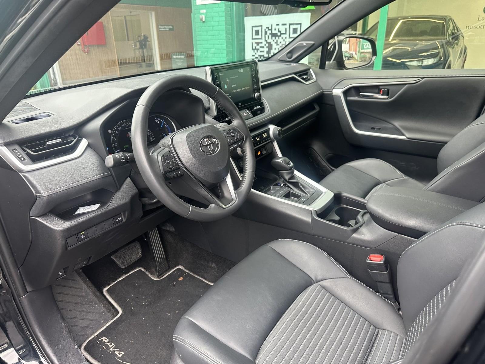 TOYOTA RAV4 2.5L 220H BLACK EDITION 8 