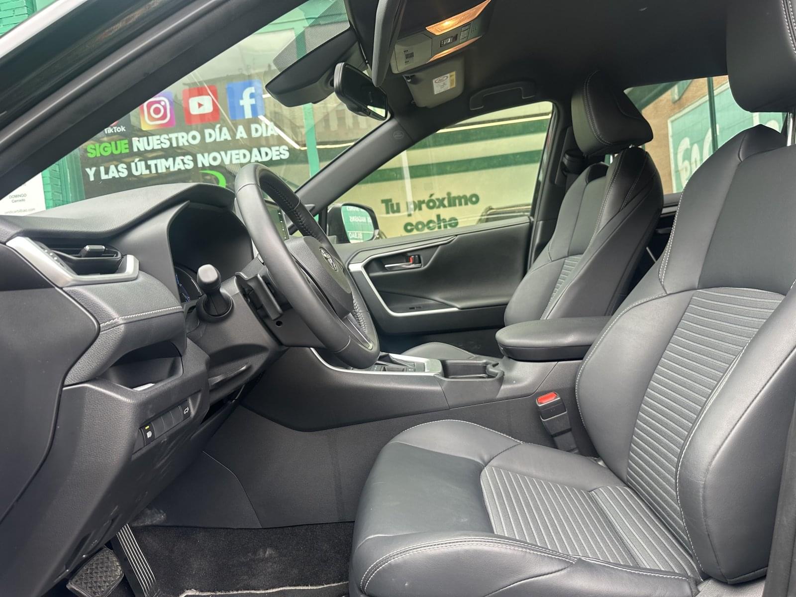 TOYOTA RAV4 2.5L 220H BLACK EDITION 14 