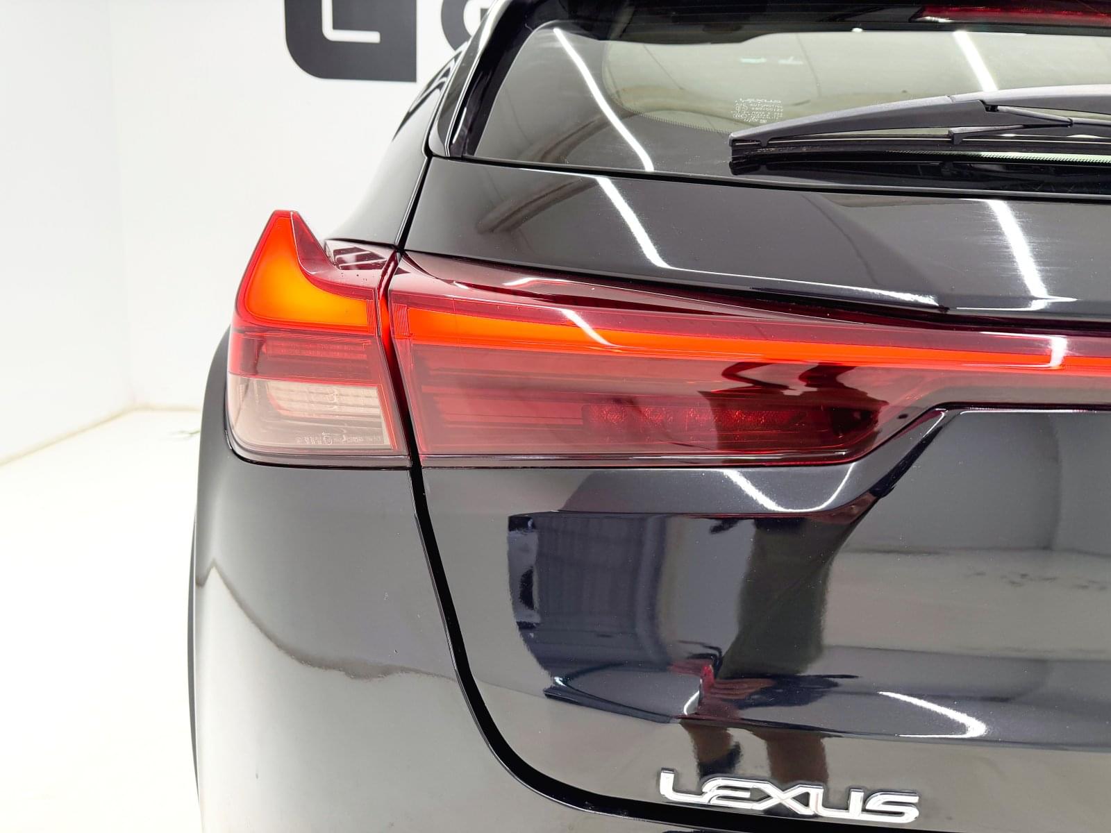 LEXUS UX 250H 184 CV 11