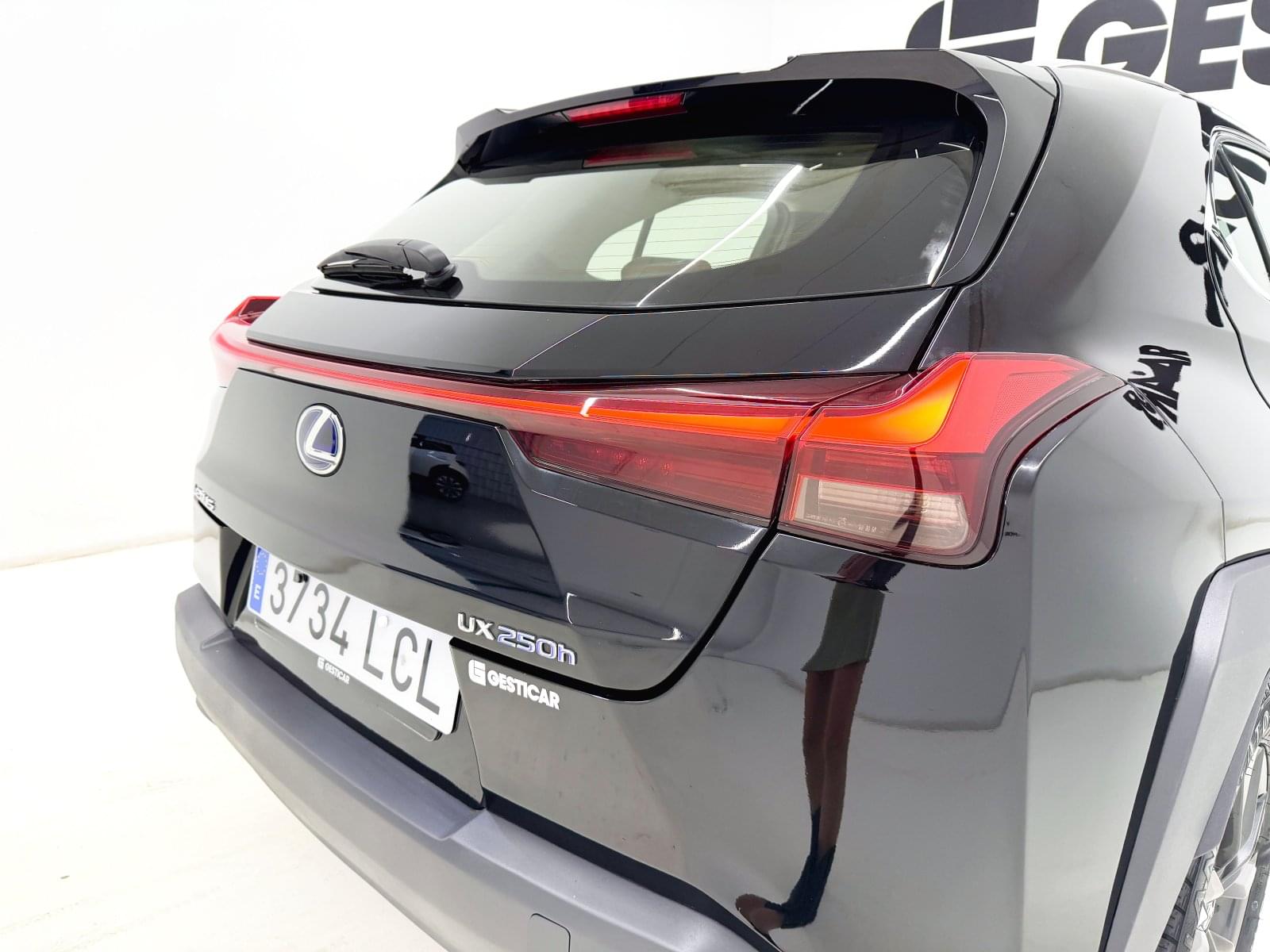 LEXUS UX 250H 184 CV 16