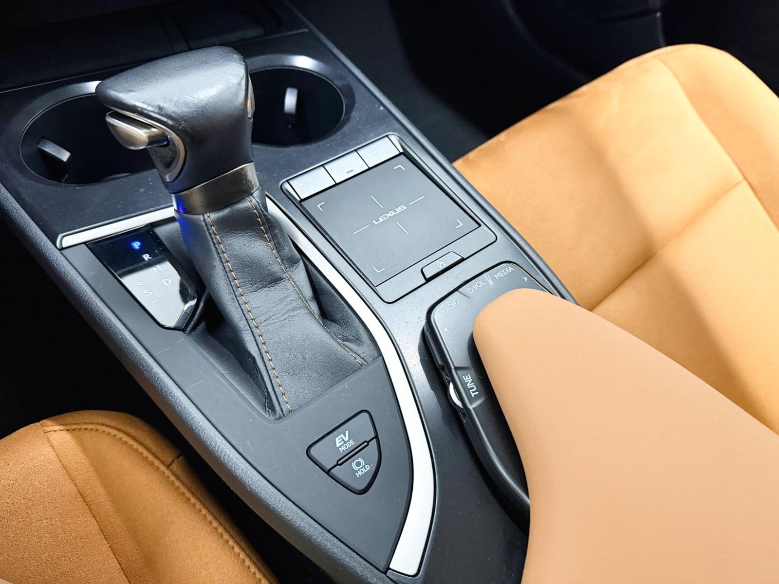 LEXUS UX 250H 184 CV 35