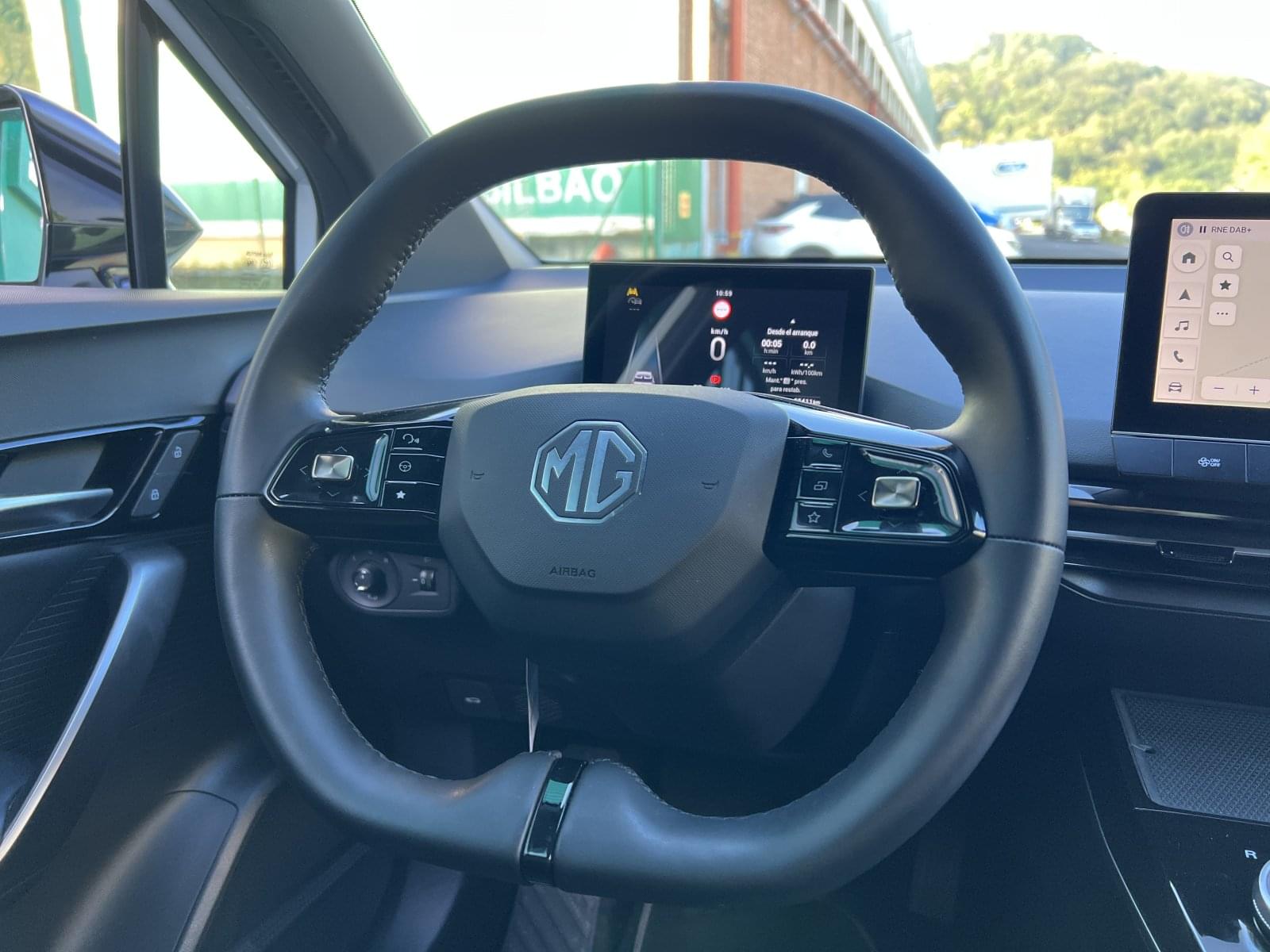 MG MG4 64KW LUXURY 14 