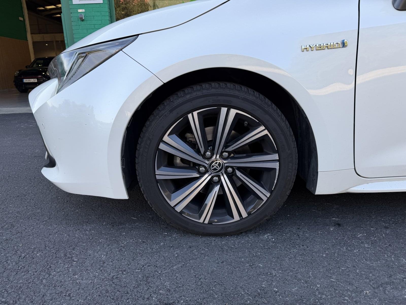 TOYOTA COROLLA 180H STYLE E-CVT TOURING SPORT 3 
