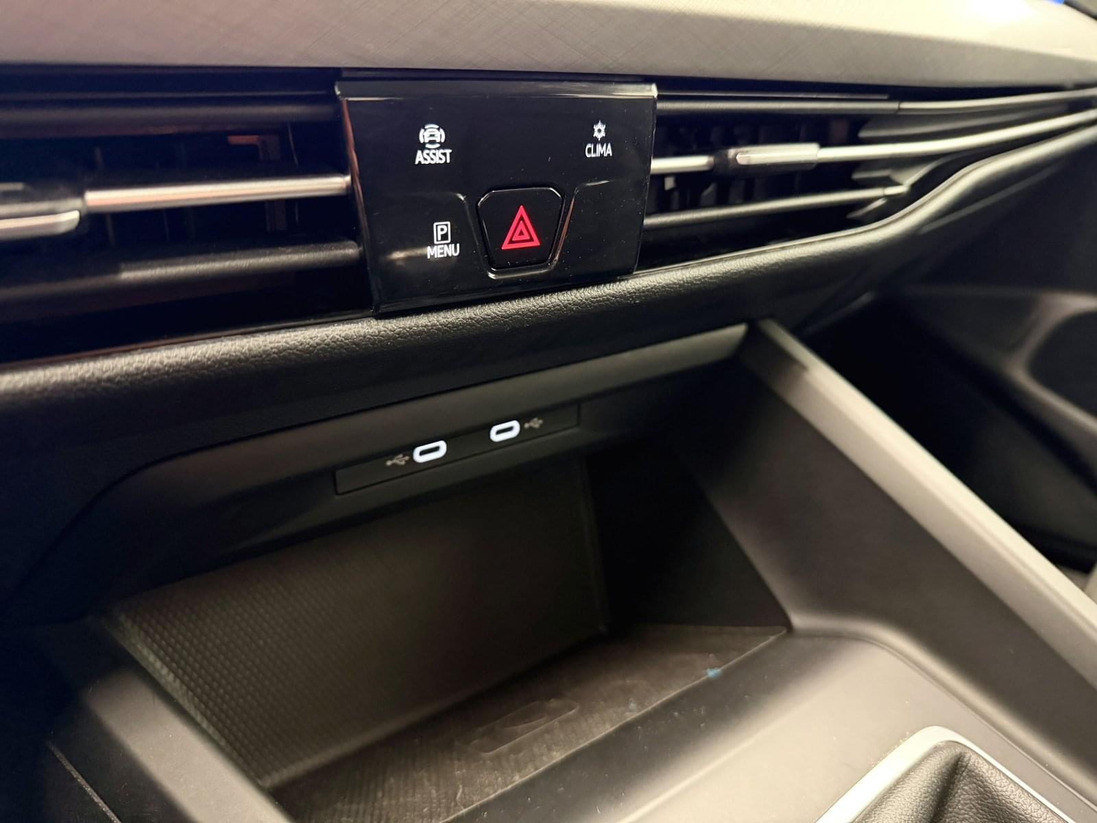 VOLKSWAGEN GOLF LIFE1.0 TSI VARIANT 110CV 35 