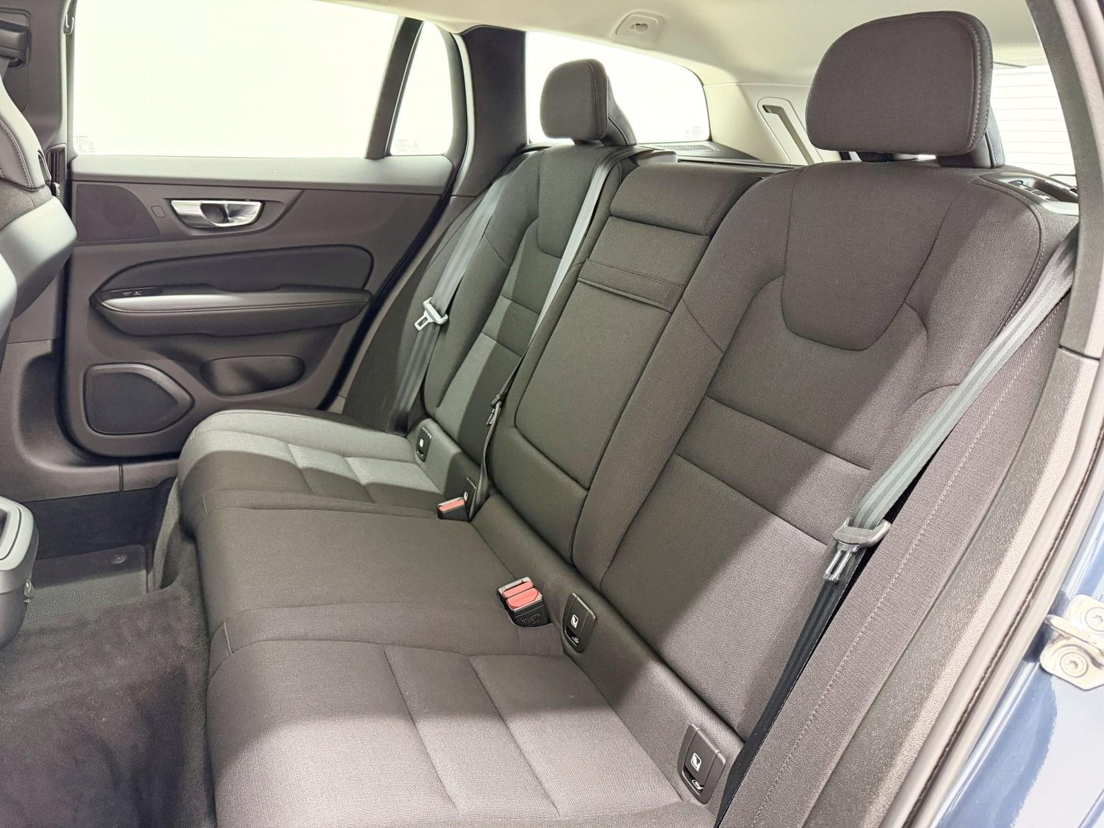 VOLVO V60 2.0 B4 MOMENTUM CORE AUTO 197CV 41 