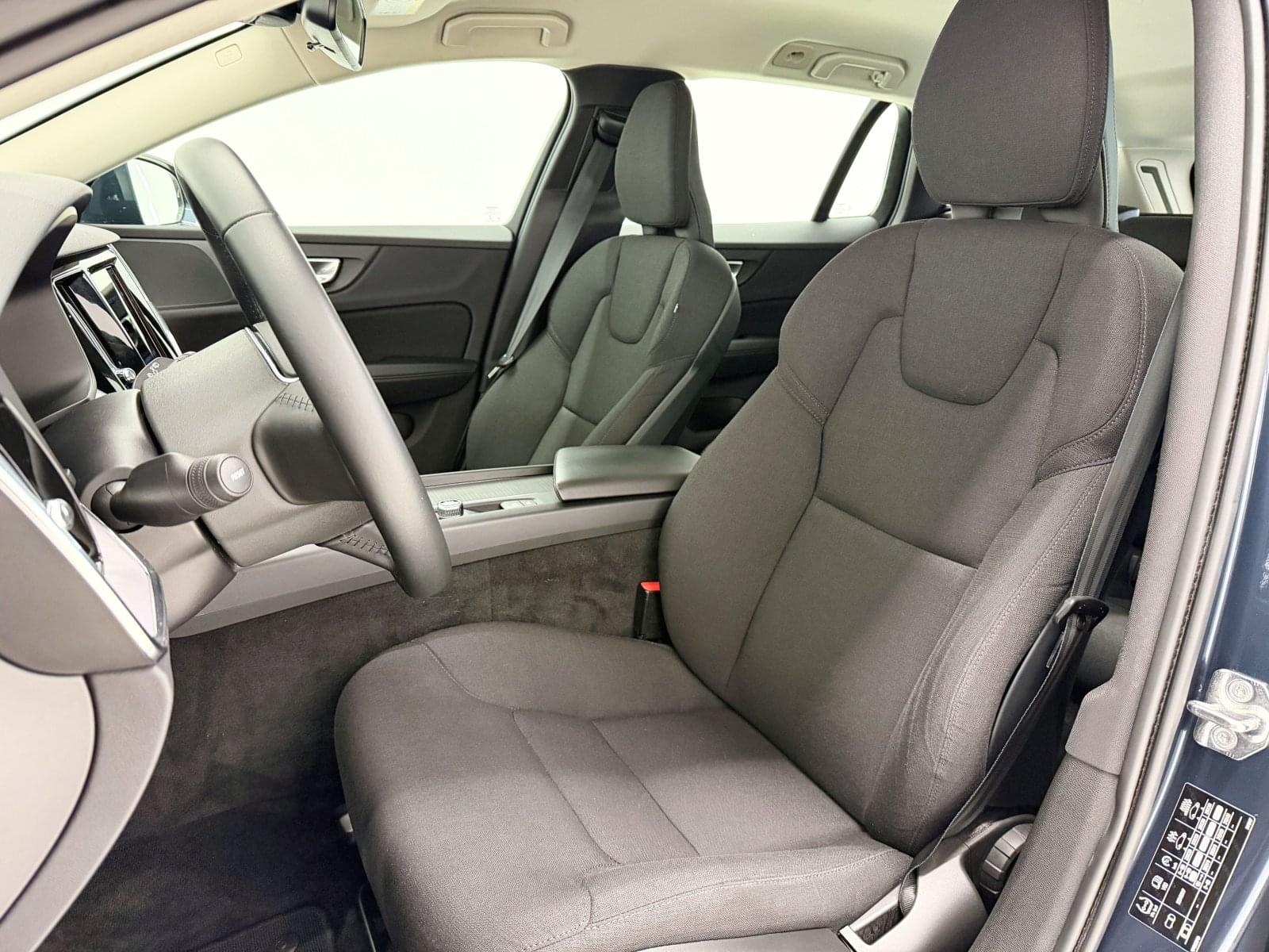 VOLVO V60 2.0 B4 MOMENTUM CORE AUTO 197CV 23 