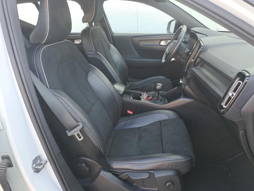 VOLVO XC40 1.5 T3 R-DESIGN 156 CV 10 