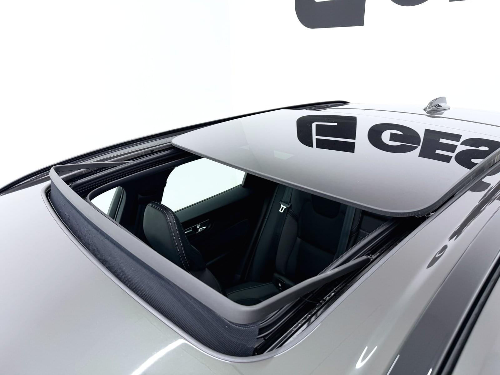 VOLVO XC60 2.0 T6 AWD RECHARGE R-DESIGN  340CV 10 