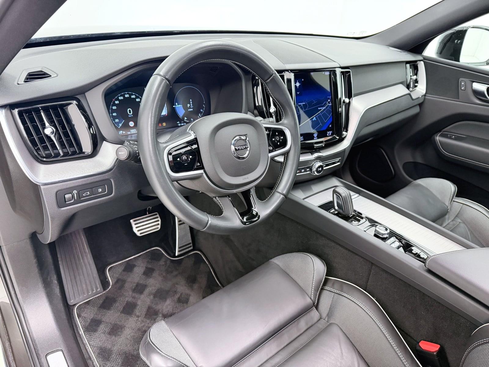 VOLVO XC60 2.0 T6 AWD RECHARGE R-DESIGN  340CV 28 