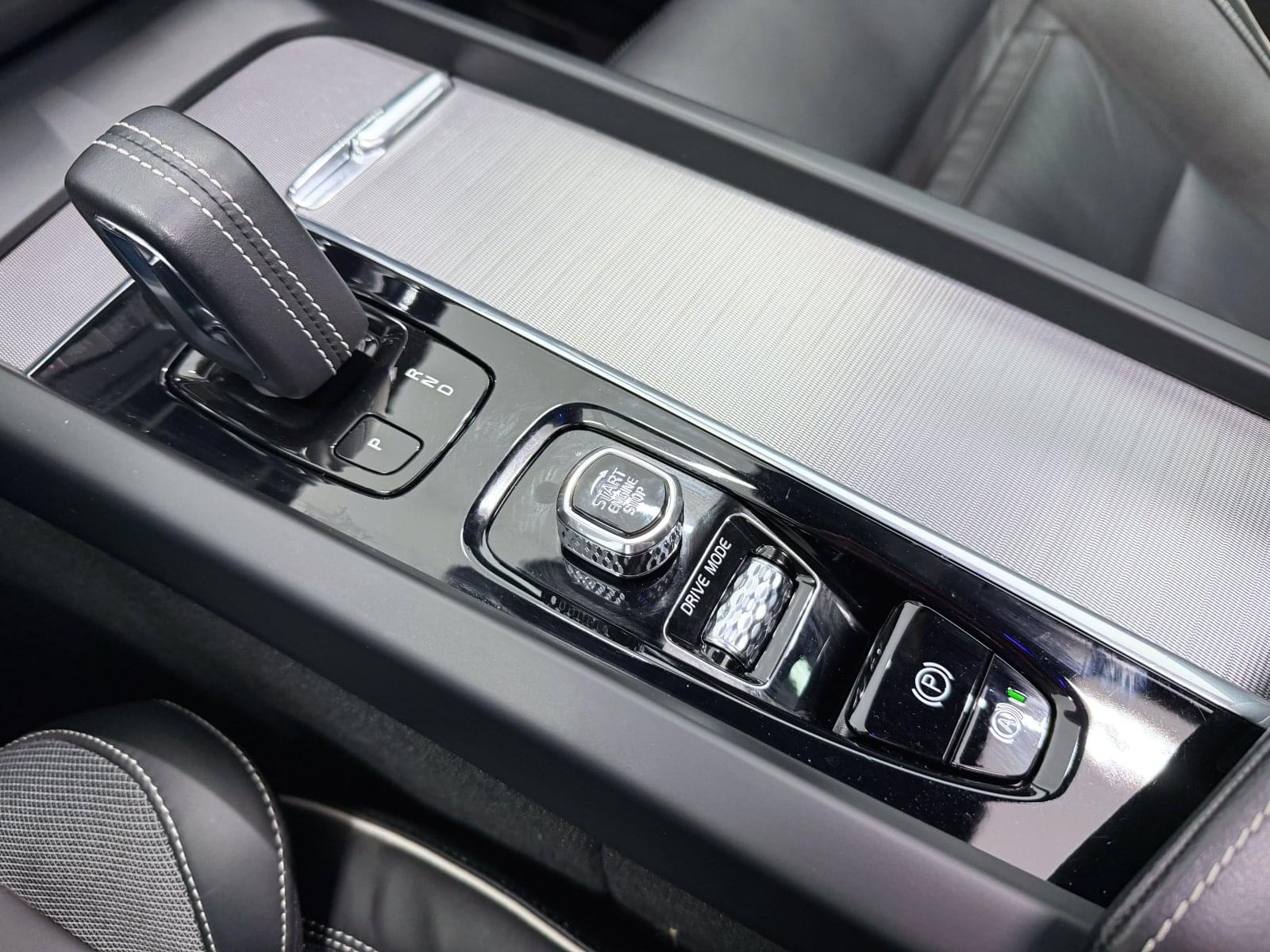 VOLVO XC60 2.0 T6 AWD RECHARGE R-DESIGN  340CV 37 