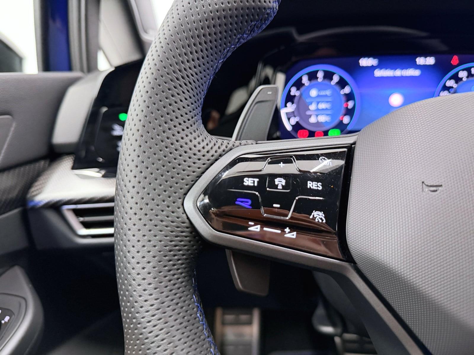 VOLKSWAGEN GOLF R 20 ANIVERSARIO 34