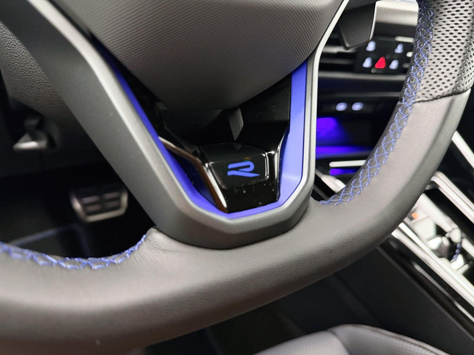 VOLKSWAGEN GOLF R 20 ANIVERSARIO 36