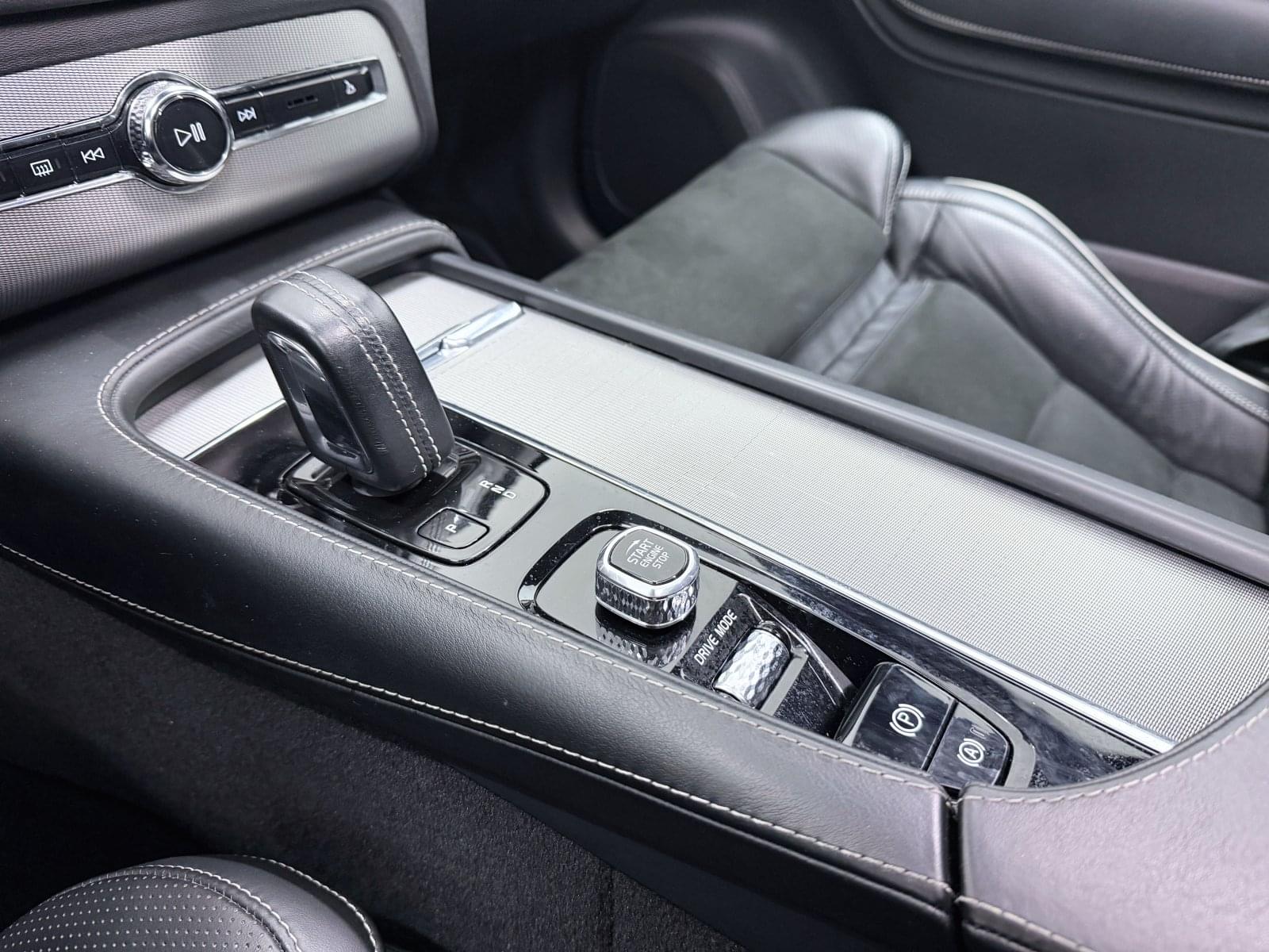 VOLVO XC90 T8 AWD RECHARGE R-DESIGN AUTO 390CV 38 