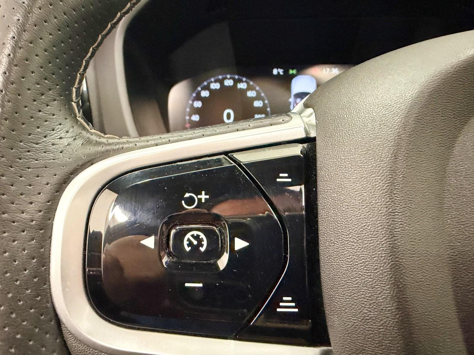 VOLVO XC60 D5 AWD RDESIGN  235CV 23 