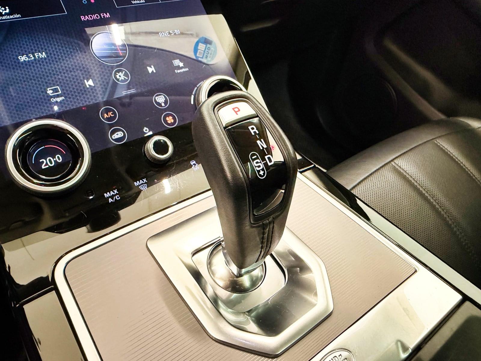 LAND ROVER RANGE ROVER EVOQUE 2.0 P200 AUTO 4WD 32