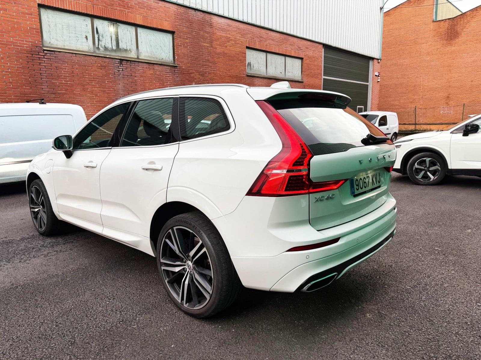 VOLVO XC60 T8 R DESIGN 390CV 6