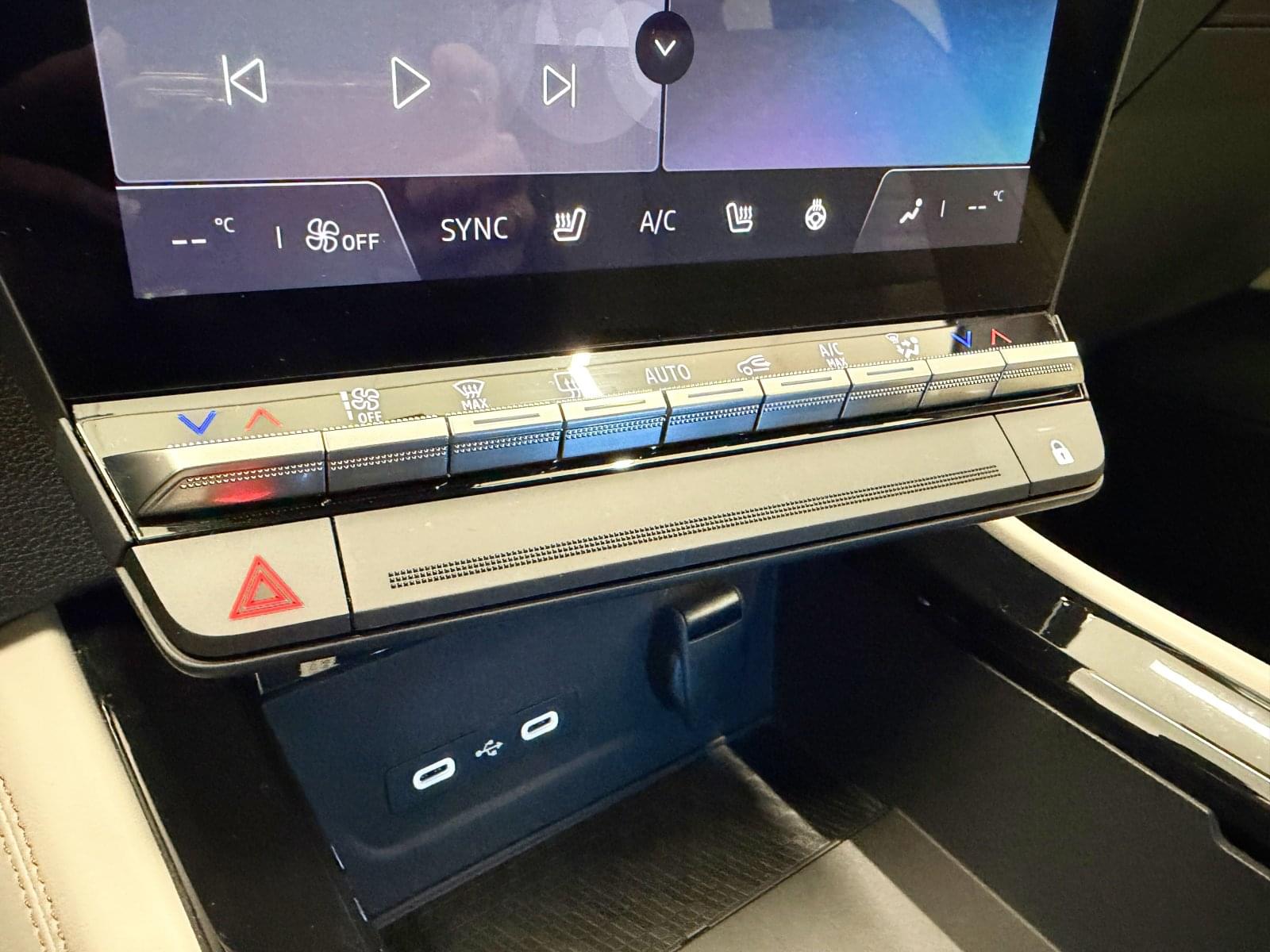 RENAULT ESPACE ICONIC ETECH FULL HYBRID 200CV 38 