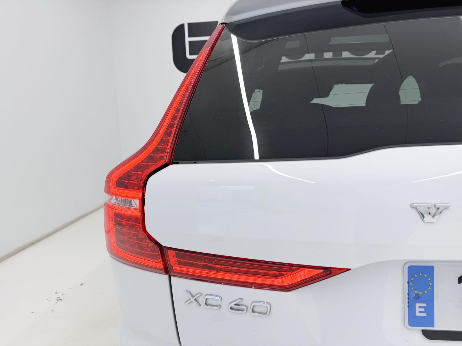 VOLVO XC60 2.0 B5 D AWD R-DESIGN AUTO 235CV 12 