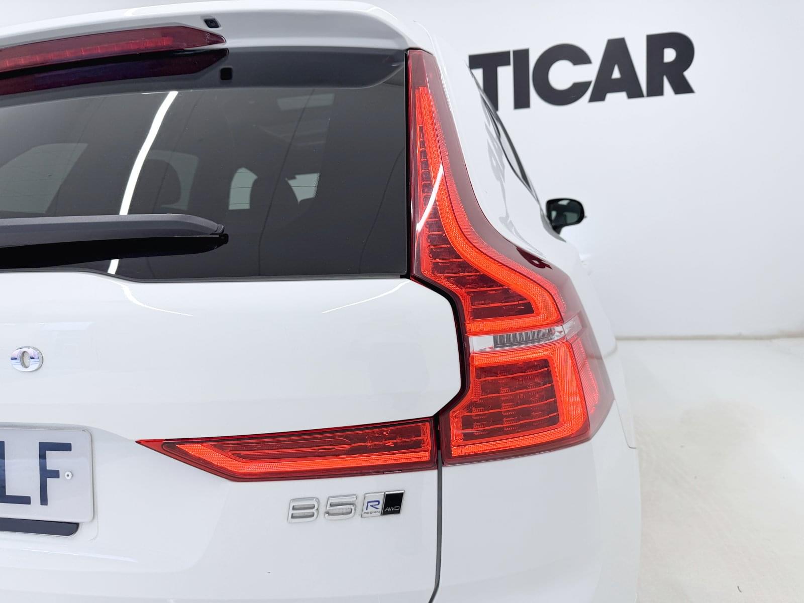 VOLVO XC60 2.0 B5 D AWD R-DESIGN AUTO 235CV 20 