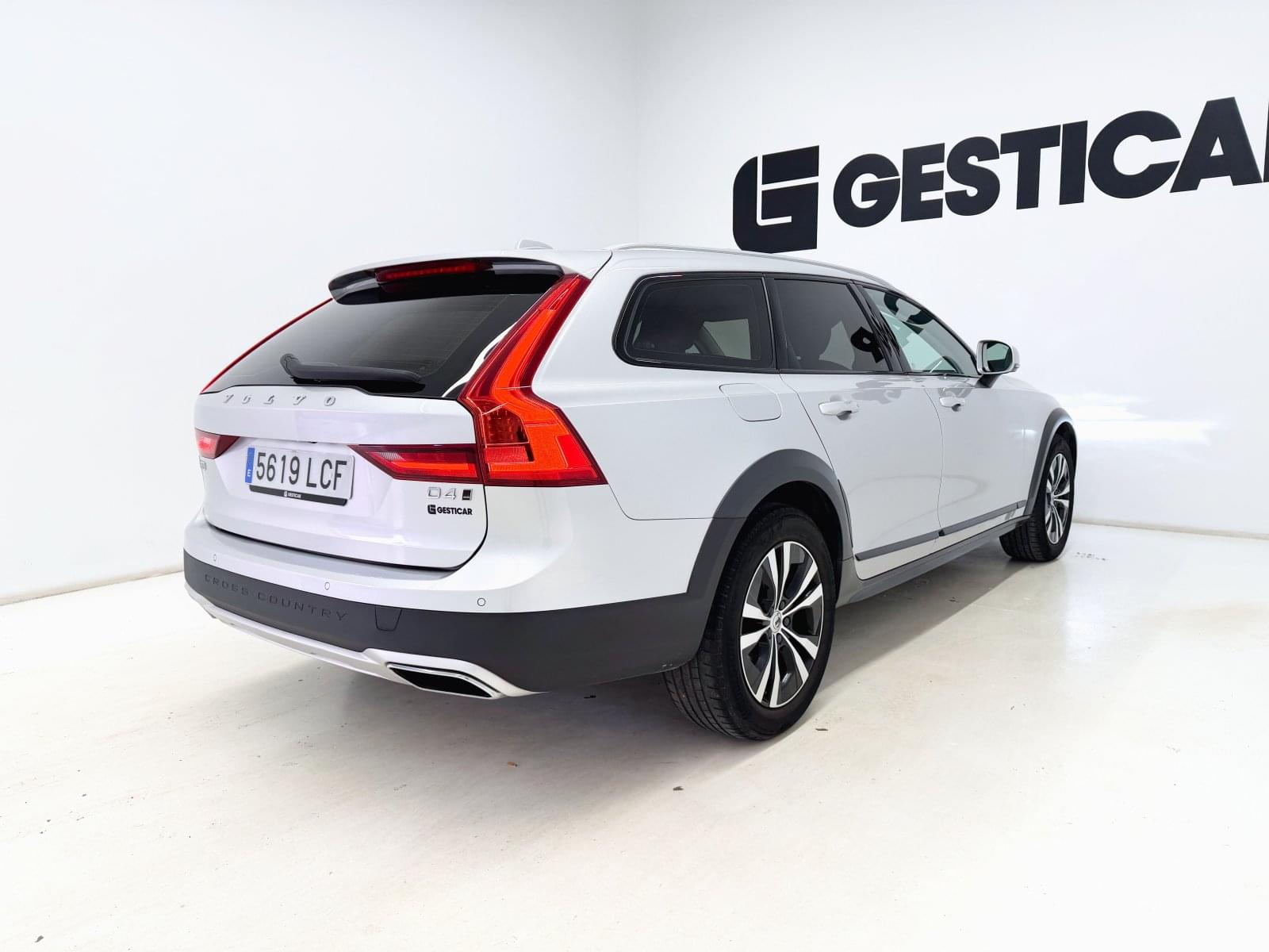 VOLVO V90 CROSS COUNTRY D4 190CV MOMENTUM 9 